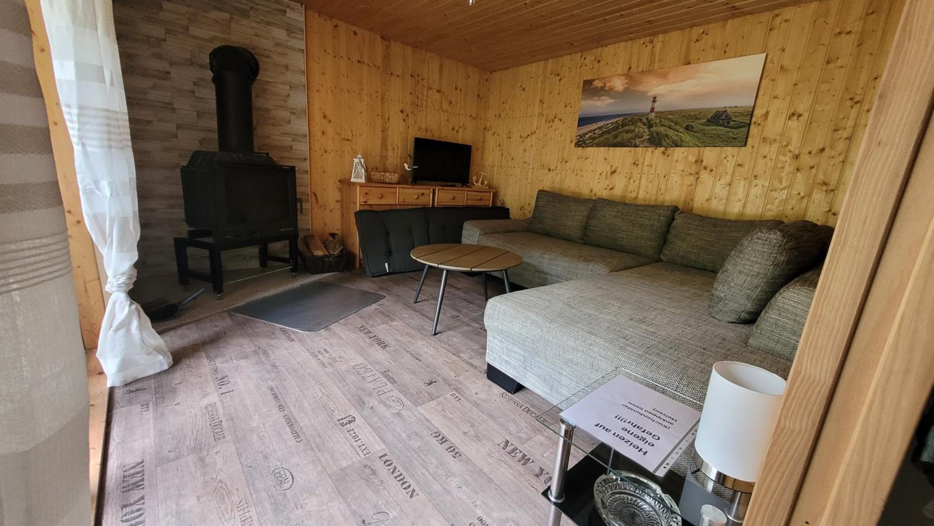 One-Bedroom House photo 1