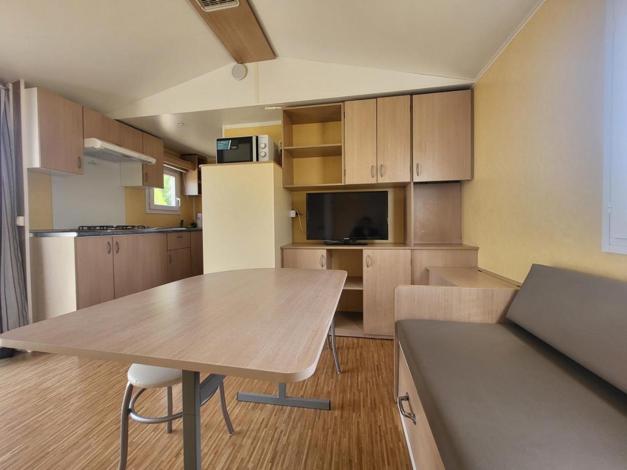 Mobile Home - Photo 8