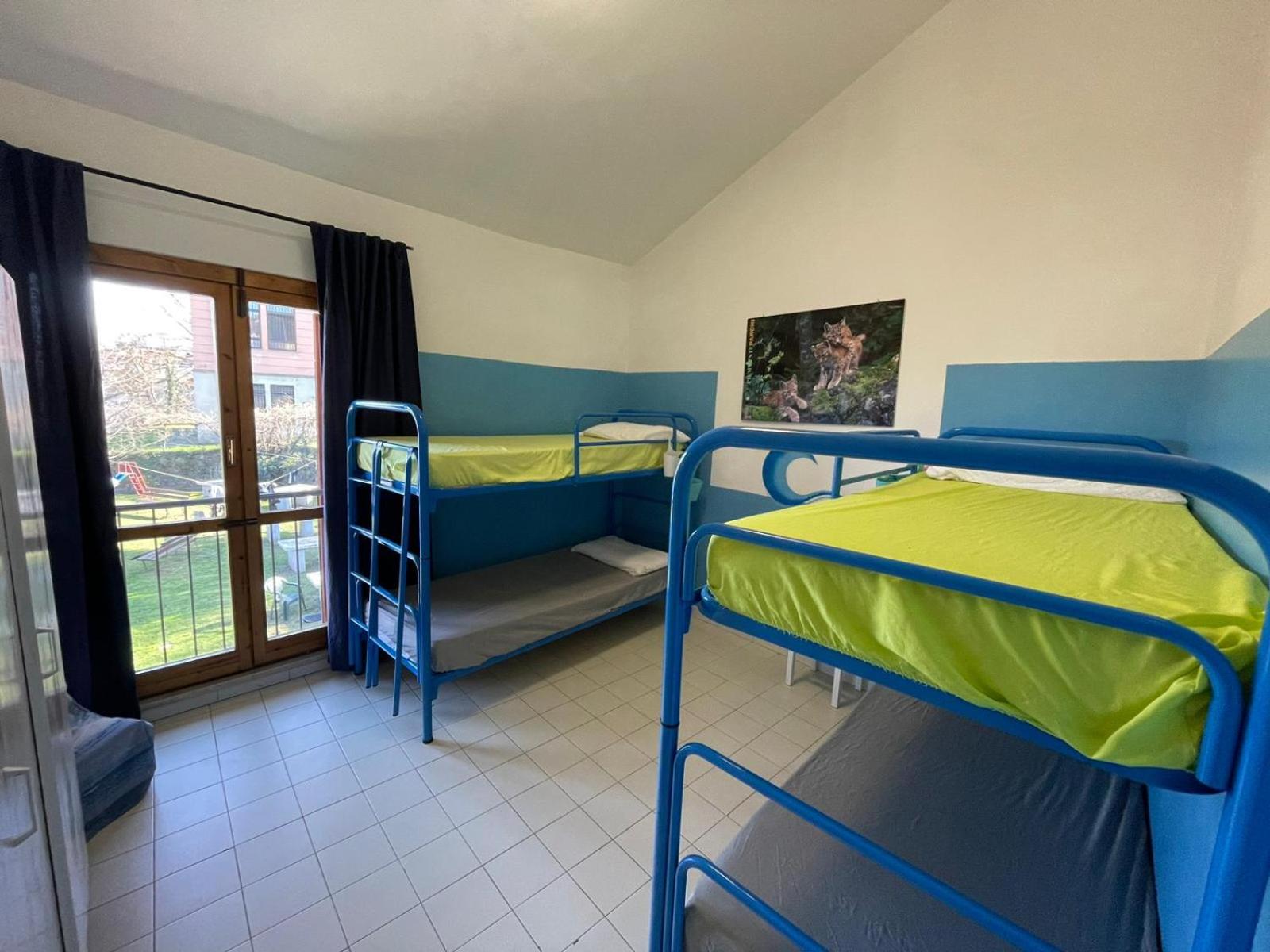 8-Bed Mixed Dormitory Room photo 1