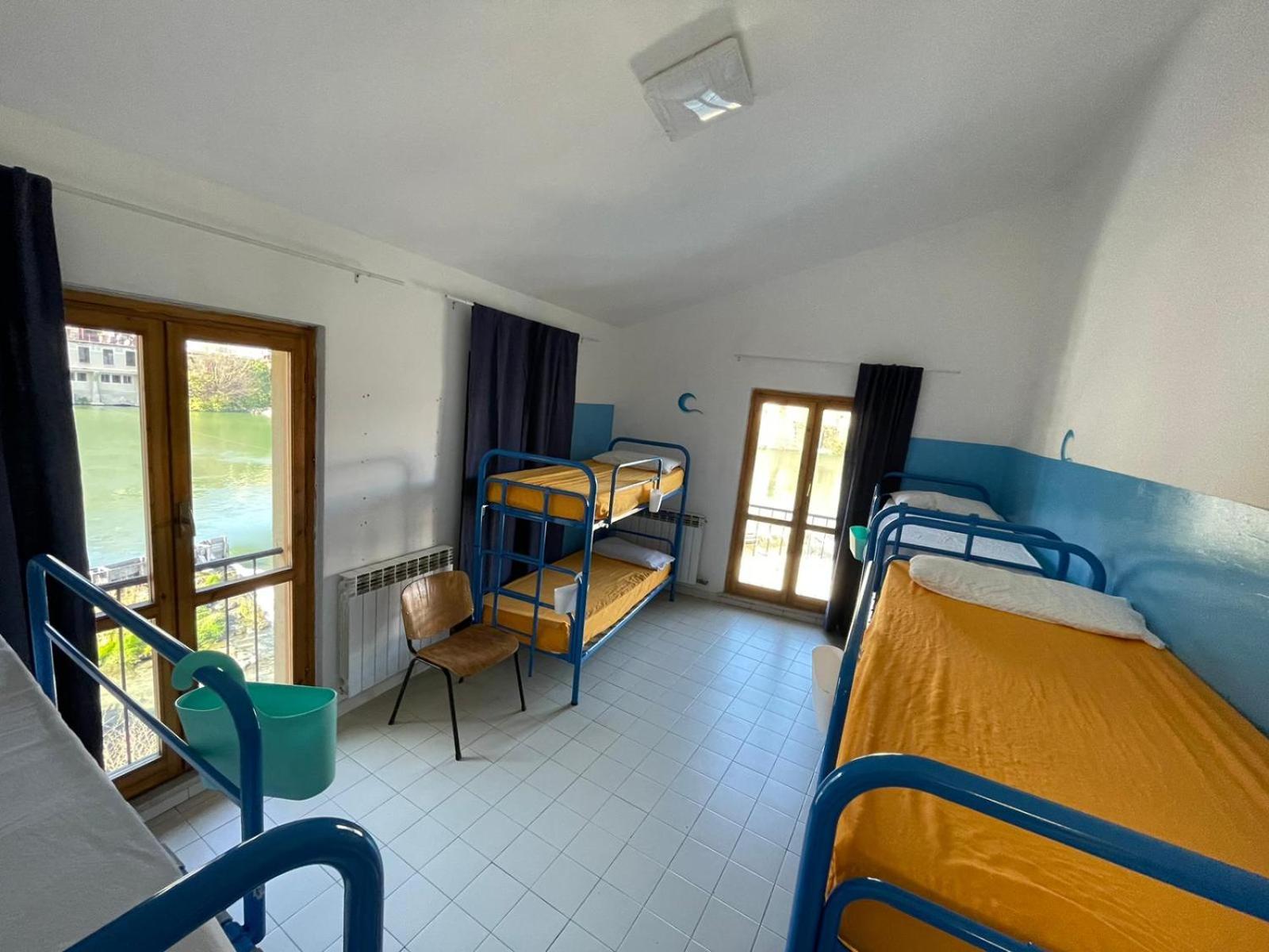 8-Bed Mixed Dormitory Room photo 2
