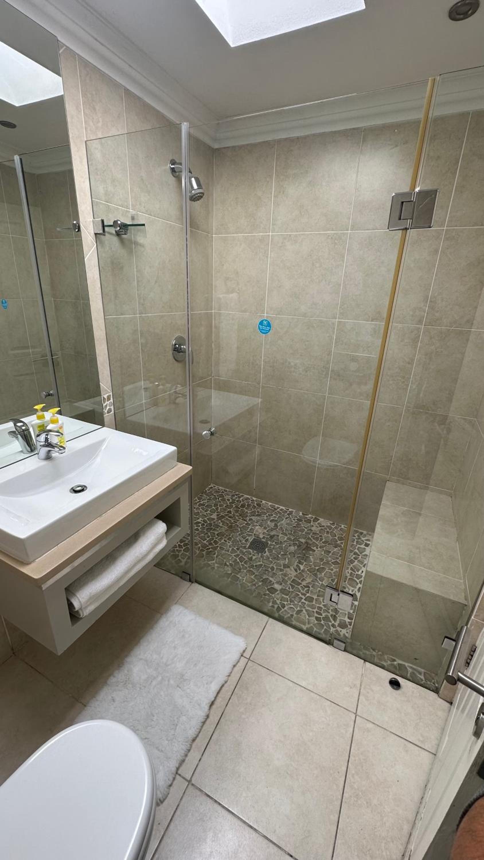 Standard King Room - Photo 5