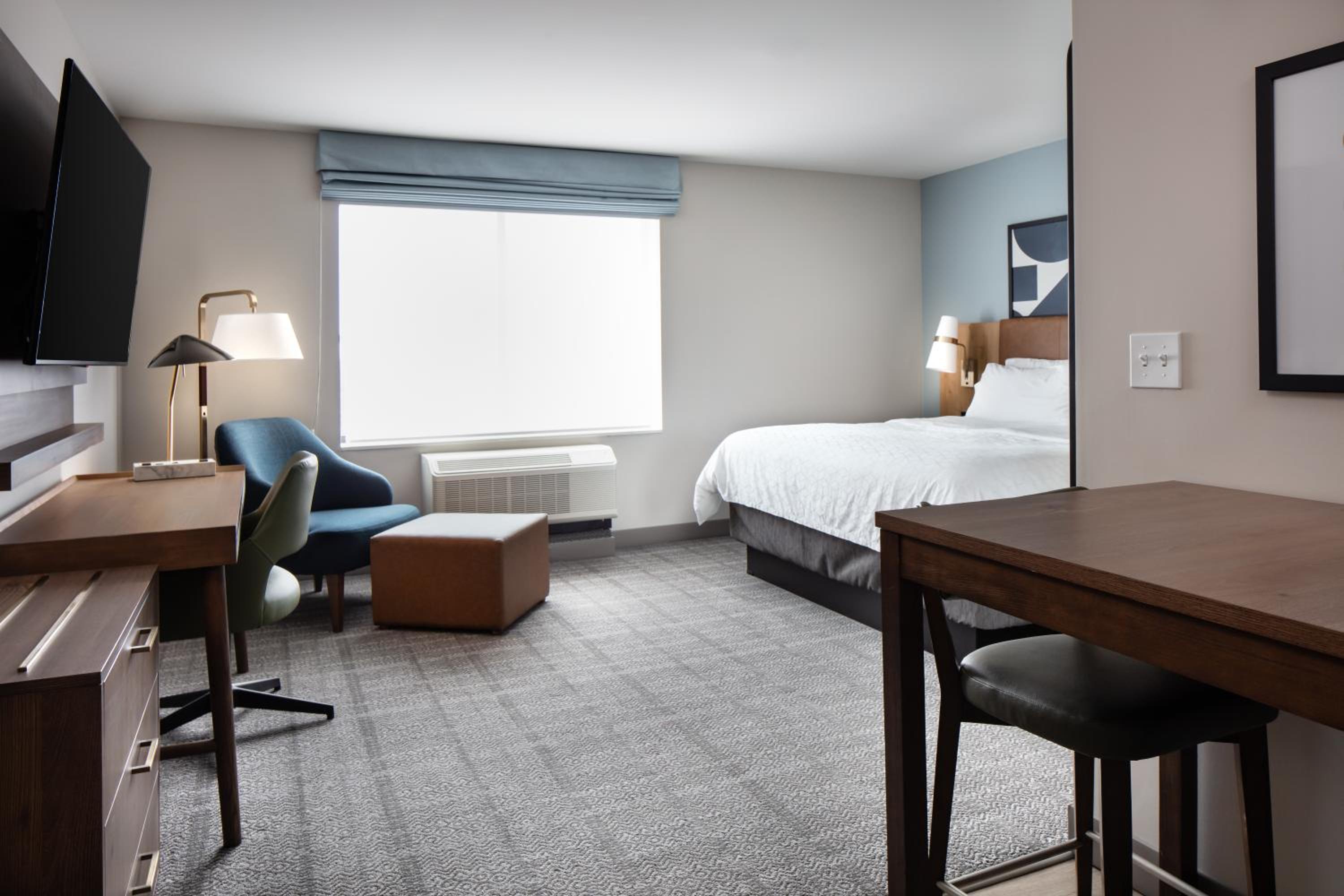 One-Bedroom King Suite - Photo 3