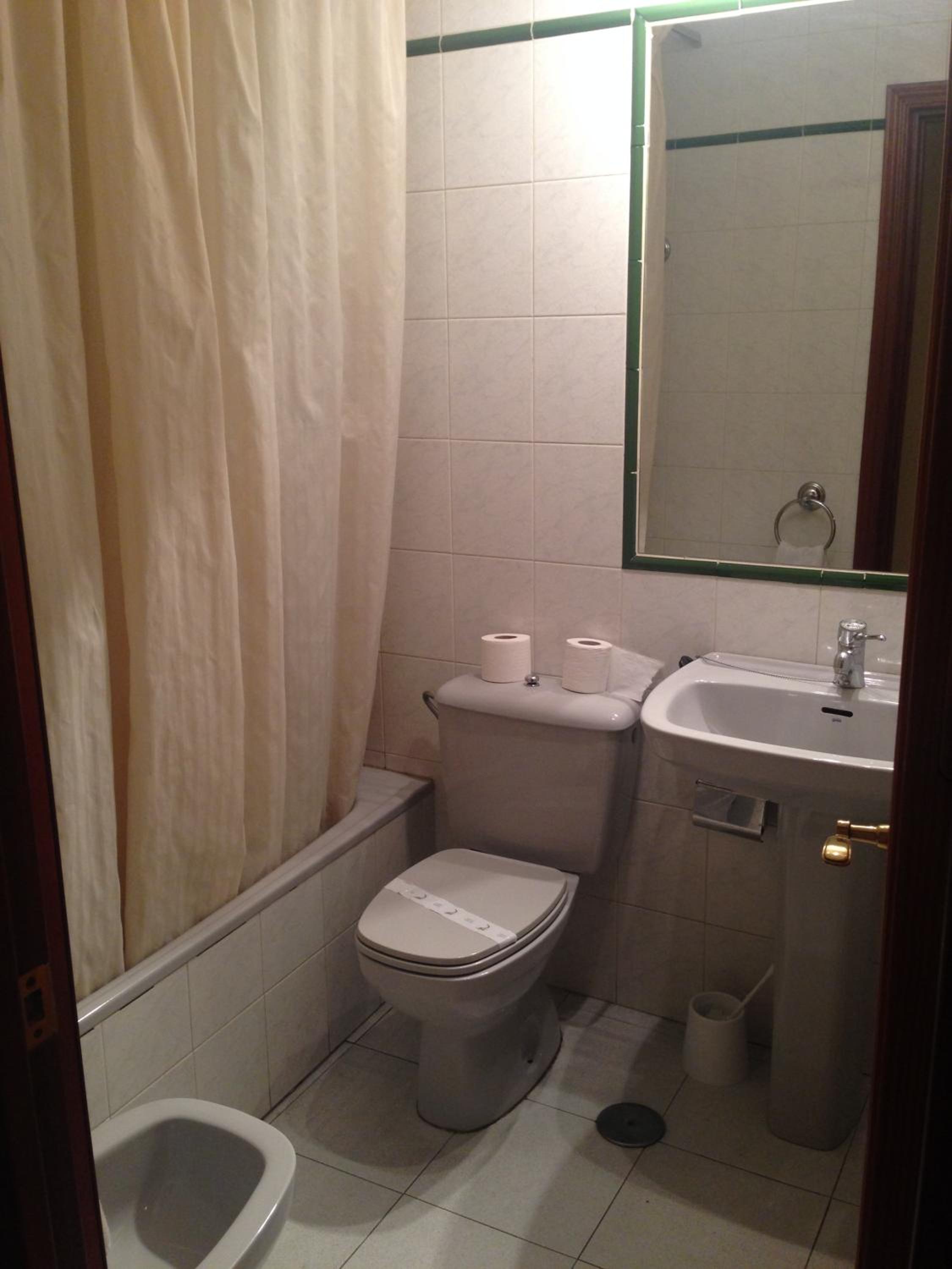 Double or Twin Room with Extra Bed photo 2