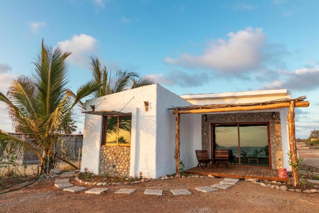 Bungalow - Beach Front - Photo 4