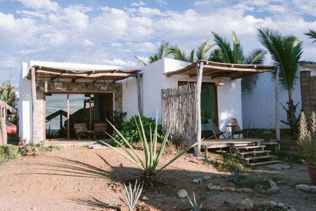 Bungalow - Beach Front - Photo 7