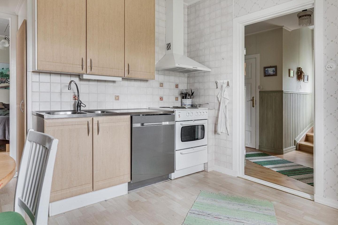 Three-Bedroom House photo 2