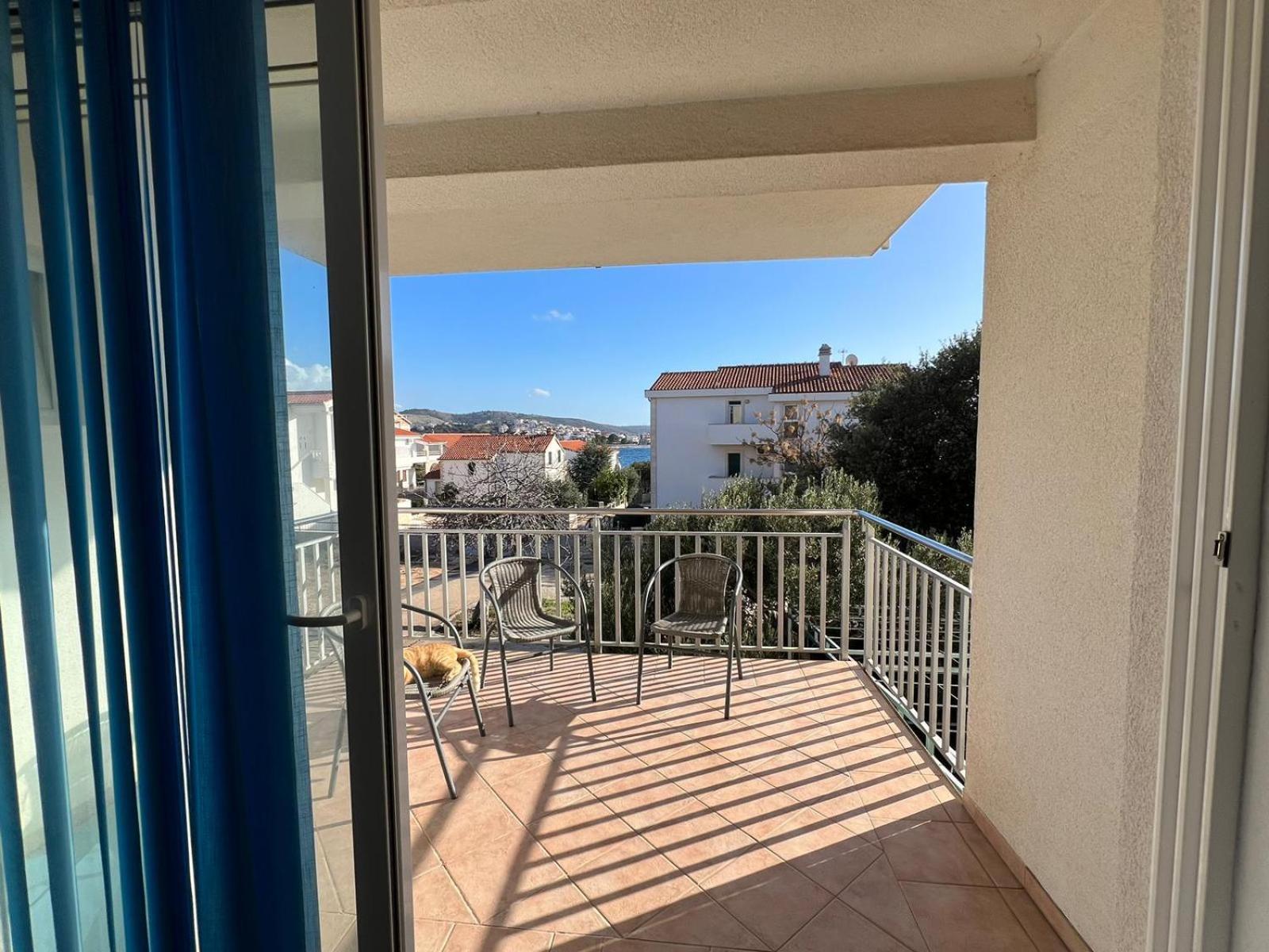 Three-Bedroom Apartment with View photo 2