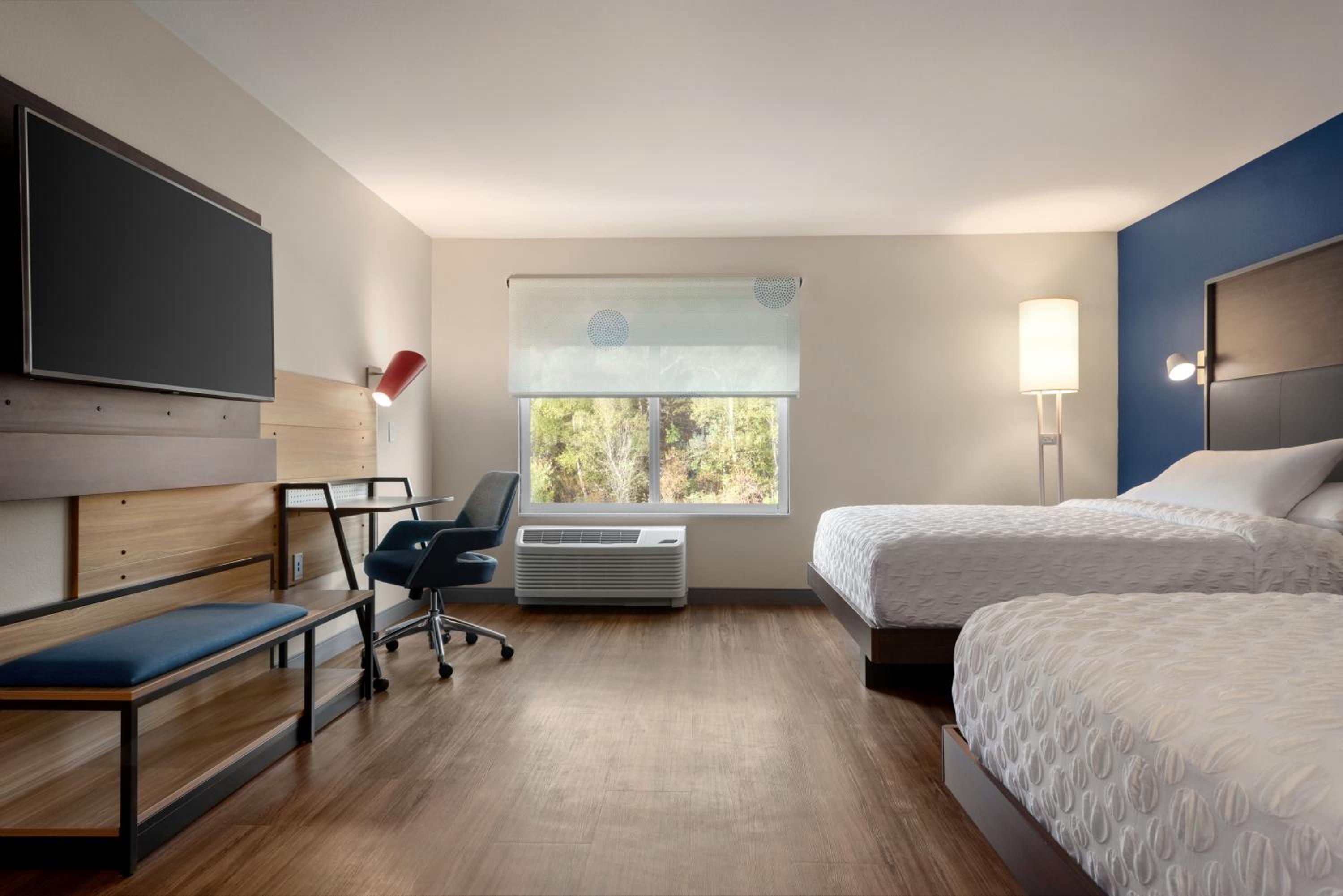 Queen Room with Two Queen Beds - Hearing Access - Photo 4
