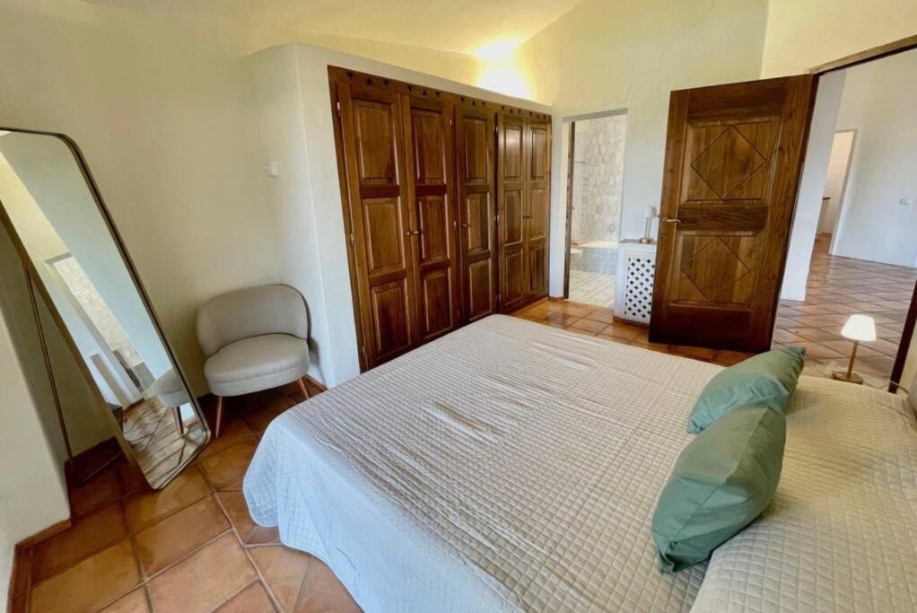 Three-Bedroom House photo 2