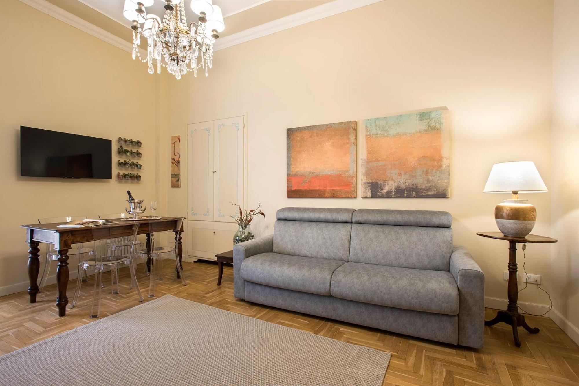 One-Bedroom Apartment photo 2