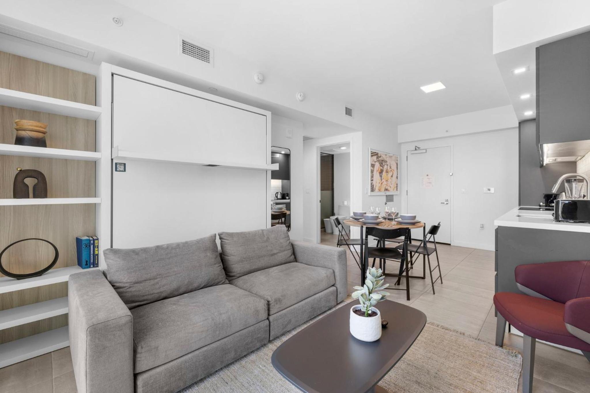 One-Bedroom Apartment photo 1