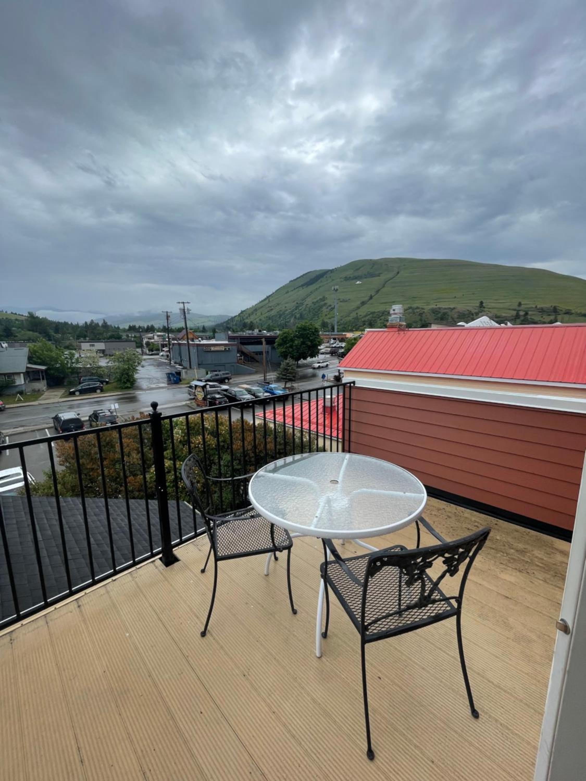 Apartment with Balcony - Photo 18