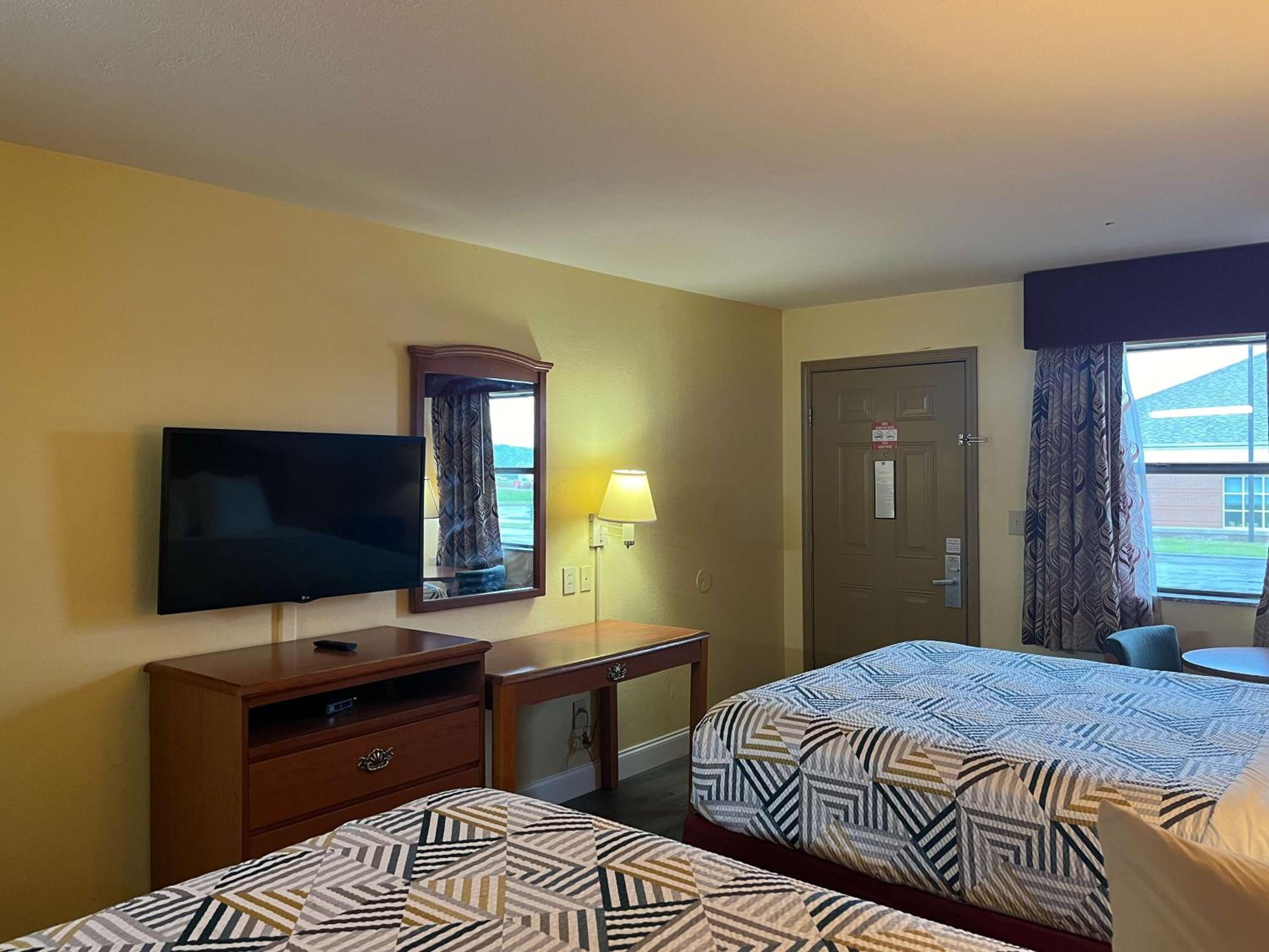 Queen Room with Two Queen Beds - Non-Smoking photo 1