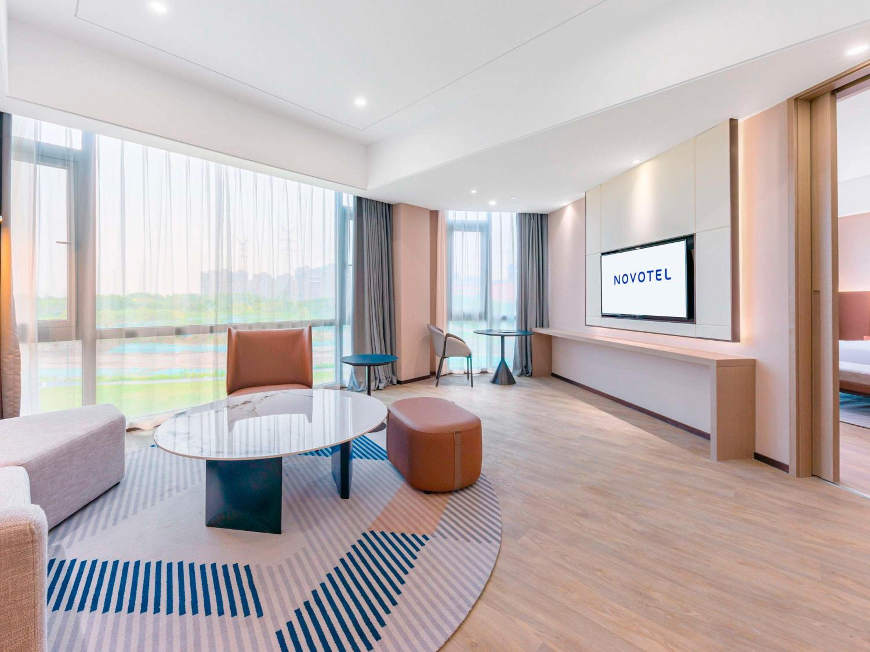 Deluxe Superior King Suite photo 1