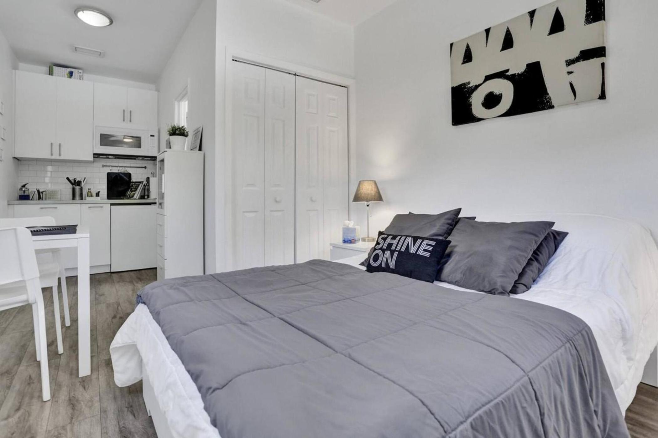 One-Bedroom Apartment photo 1
