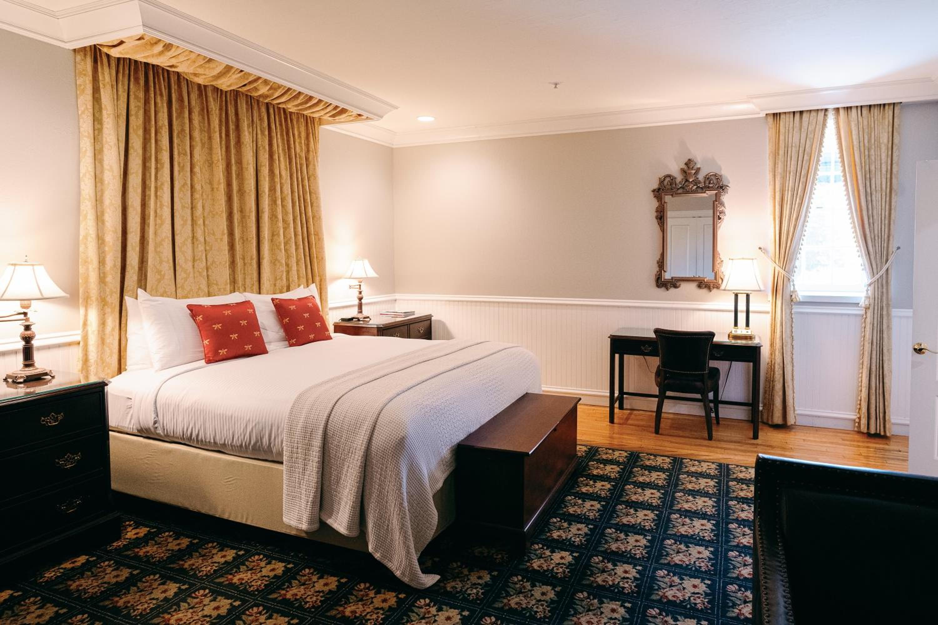 Historic Deluxe Room - Photo 1