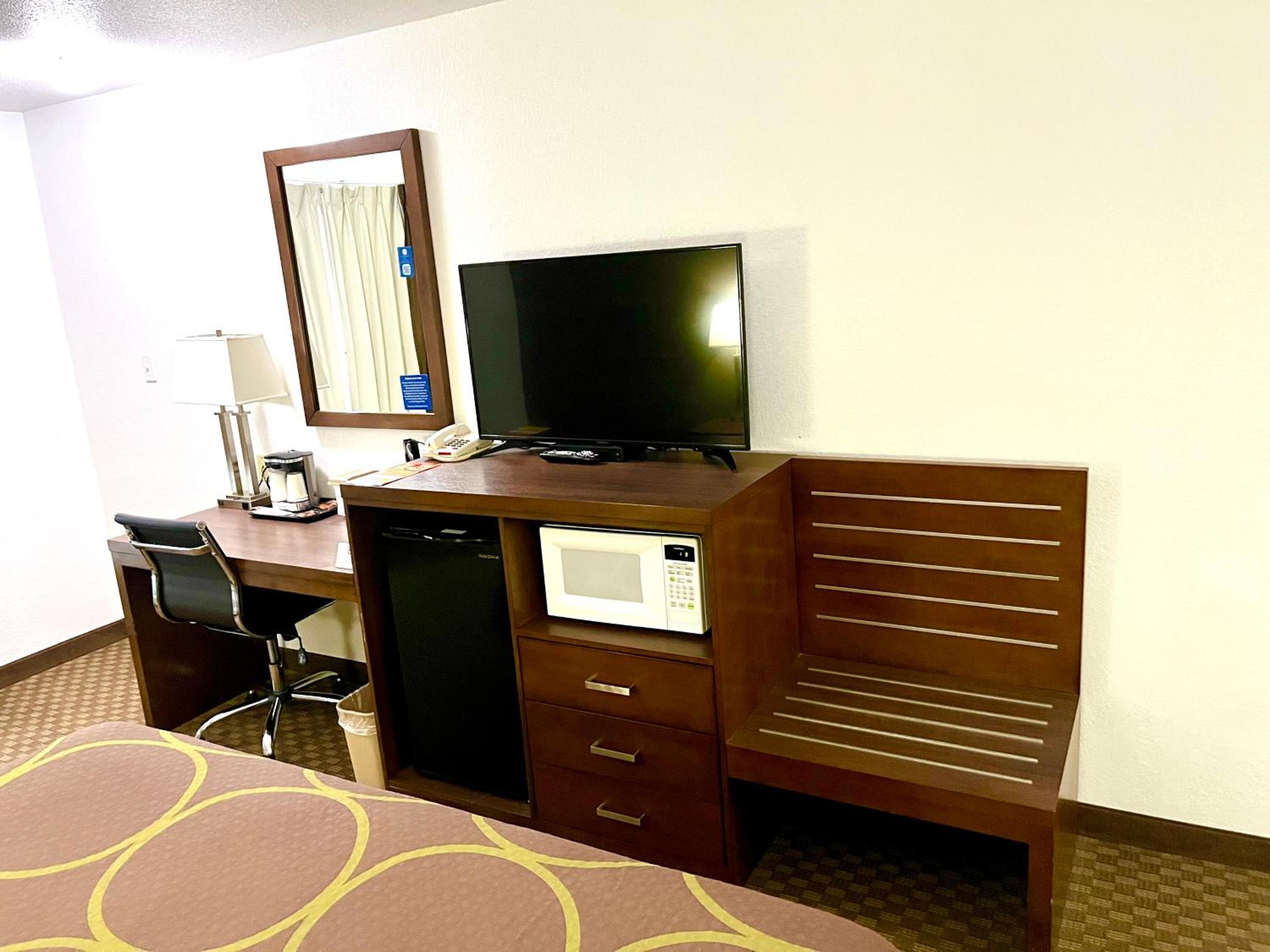 King Room - Non-Smoking - Photo 8