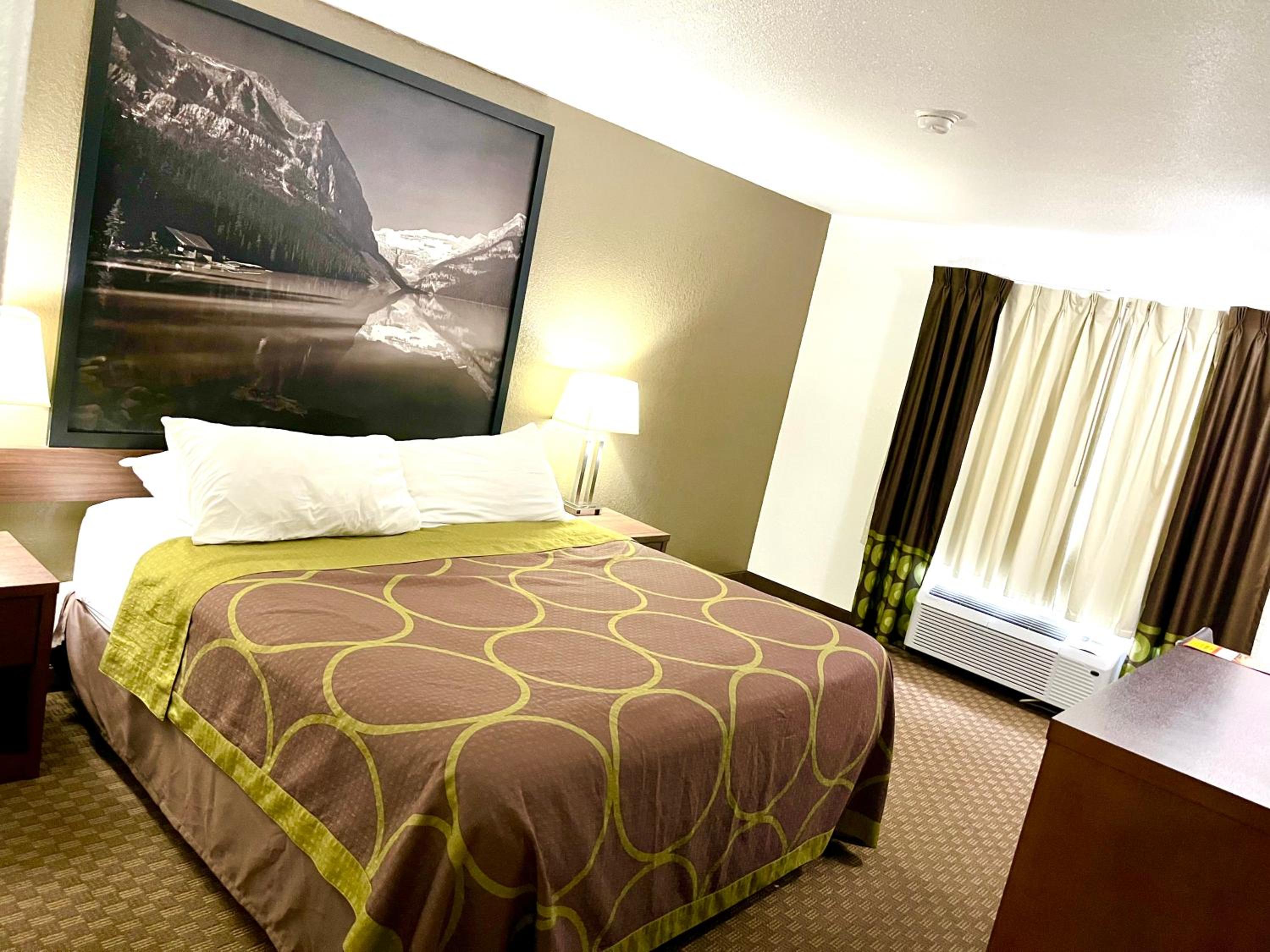 King Room - Non-Smoking - Photo 5