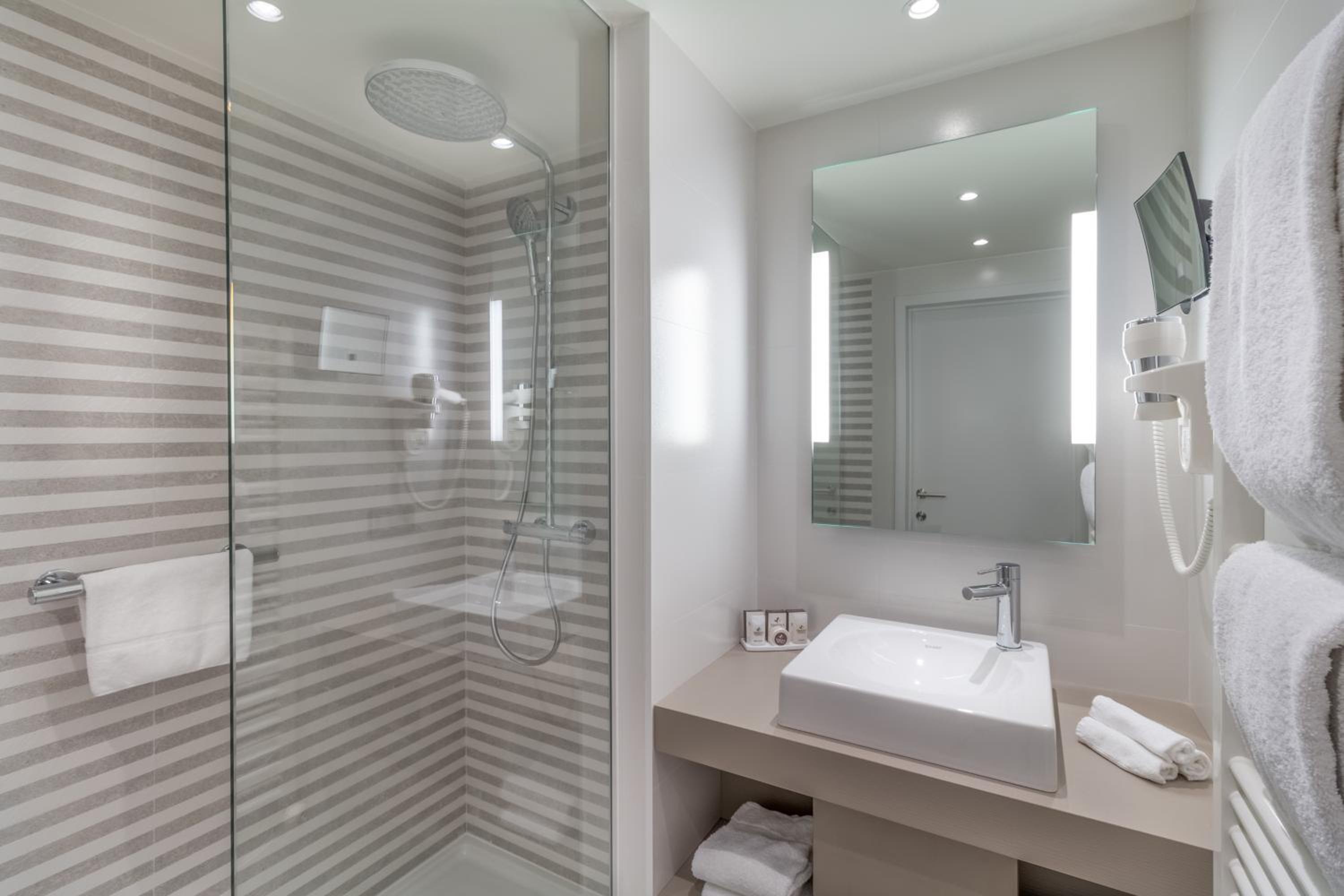 Double or Twin Room with Shower photo 2