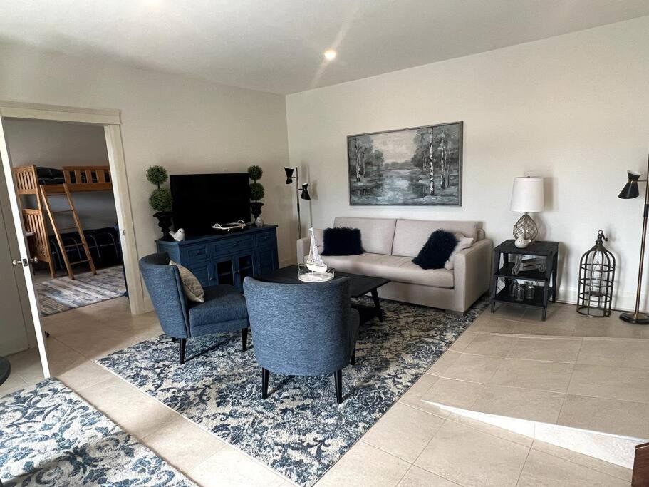 Three-Bedroom House photo 2