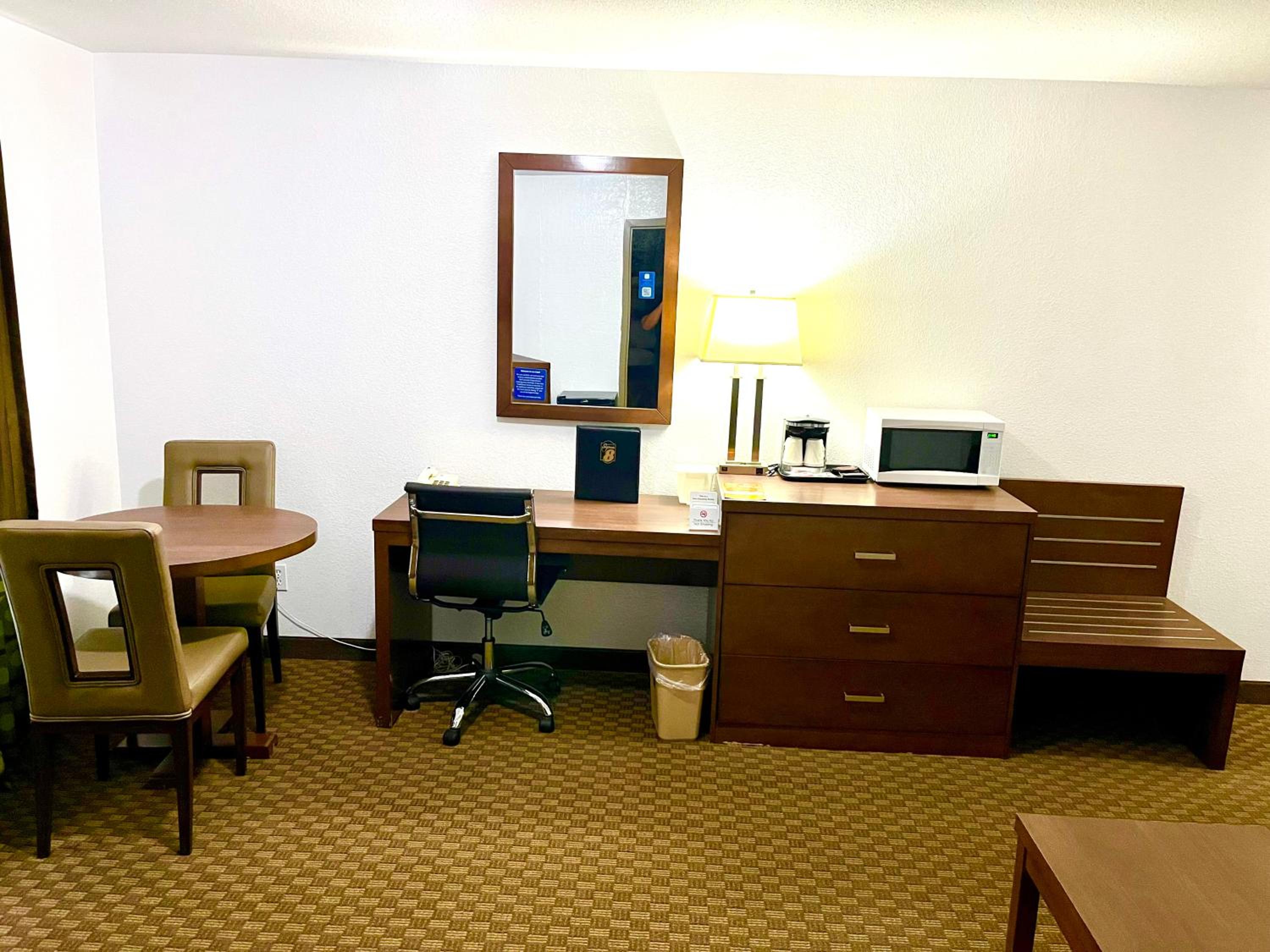 Queen Studio Suite - Non-SmokingÂ  - Photo 9