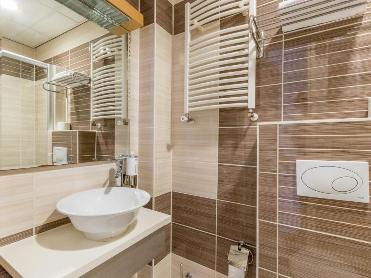 Double Room with Balcony - Photo 2