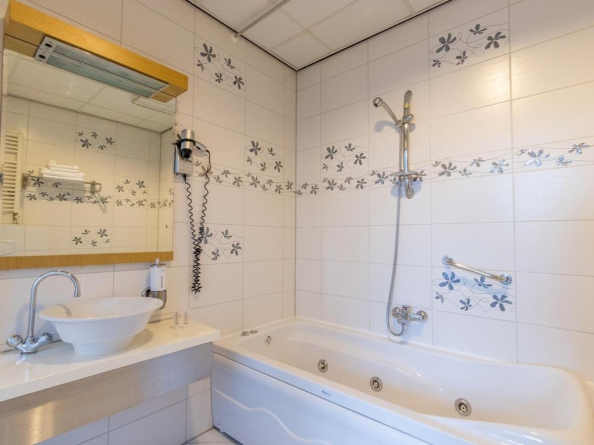 Deluxe Double Room with Balcony - Photo 2