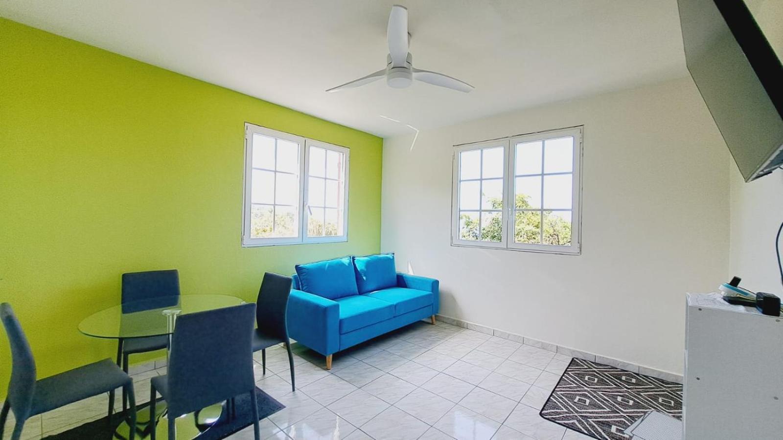 One-Bedroom Apartment photo 1