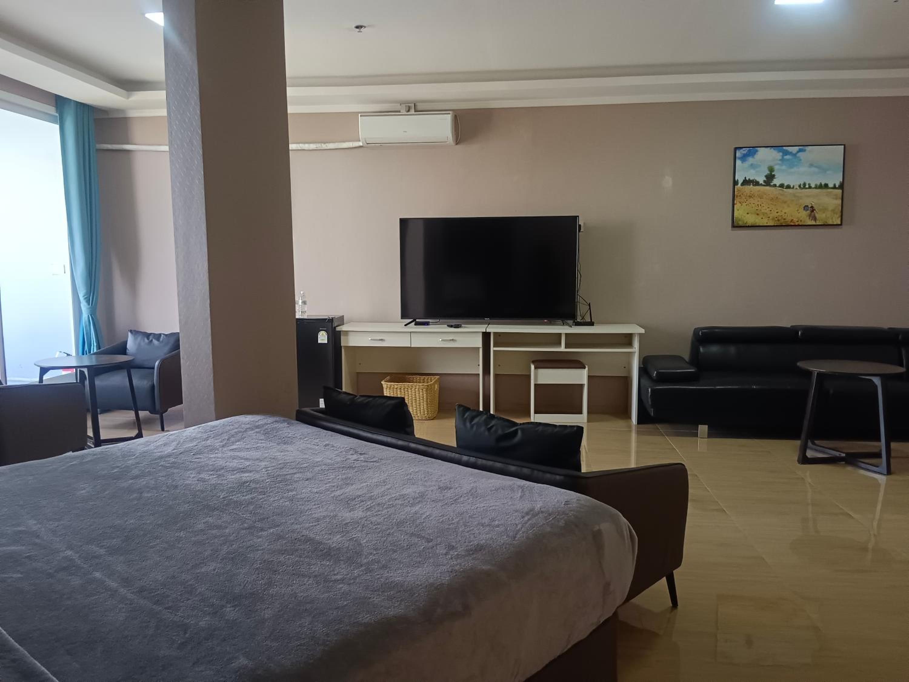 Deluxe King Suite