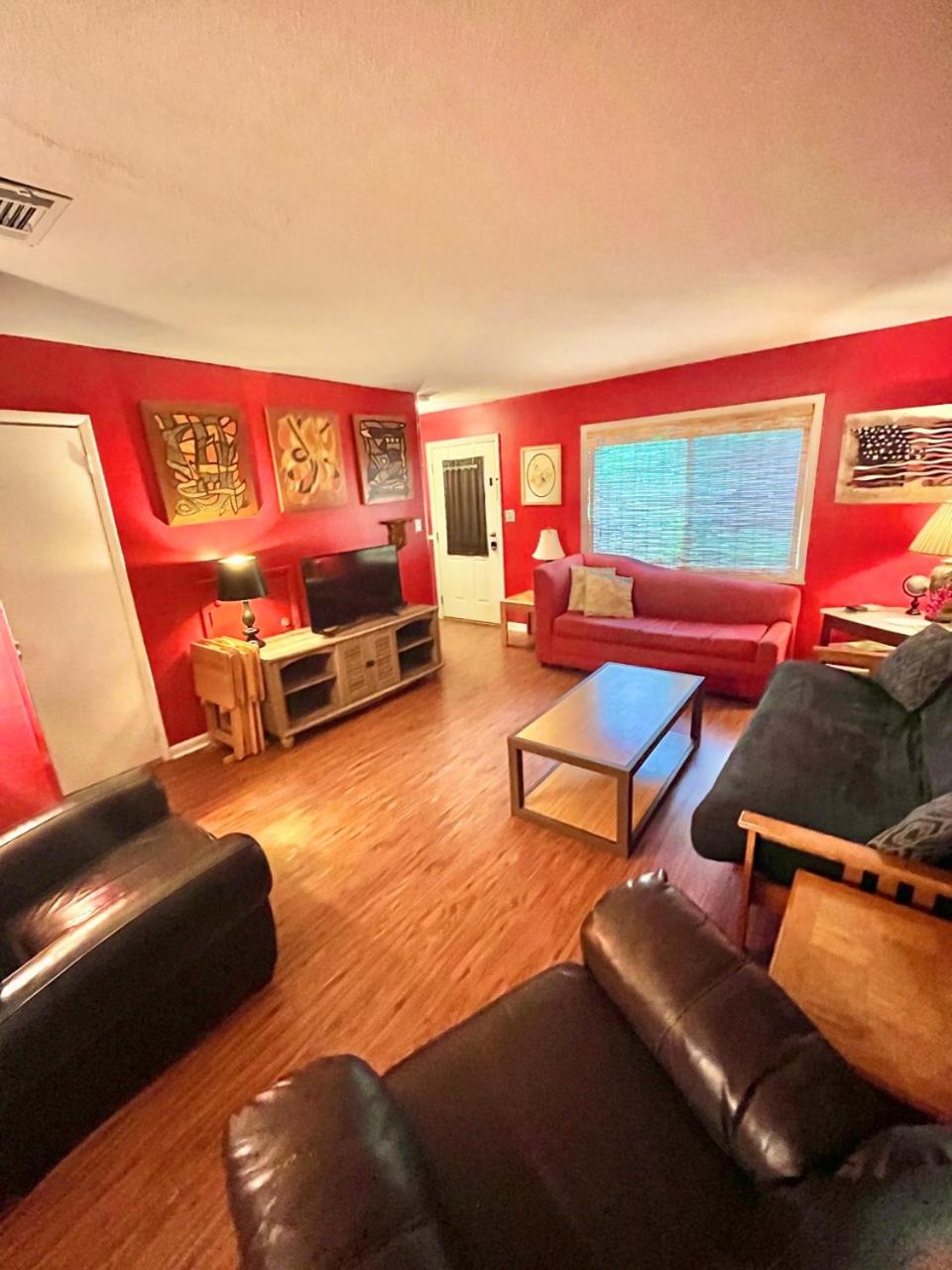 Two-Bedroom Apartment - Photo 22
