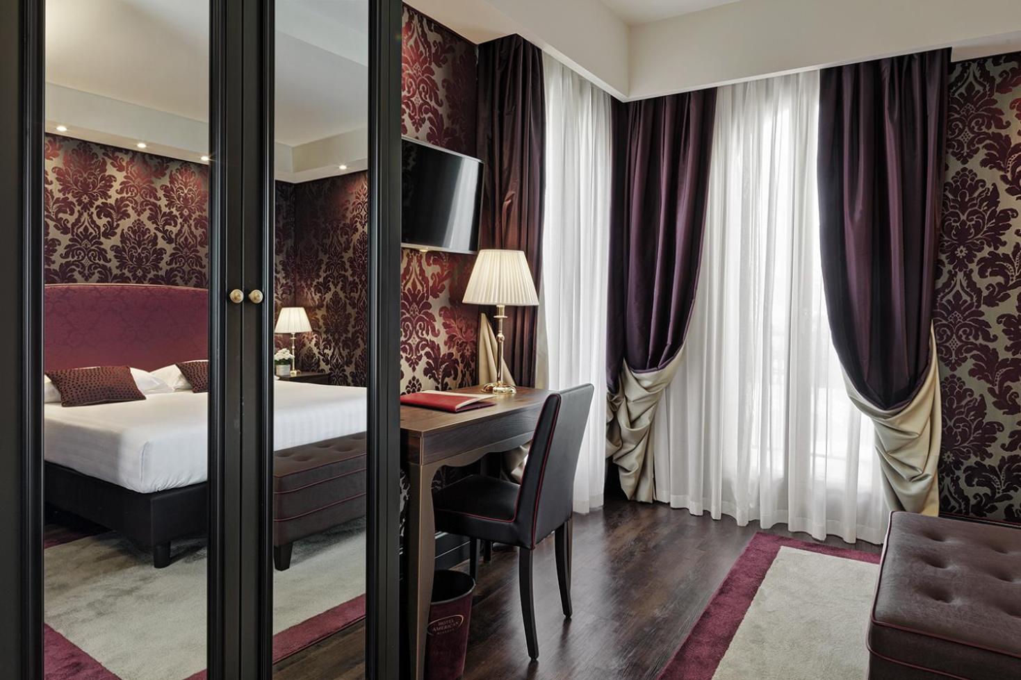 Superior Double Room with Canal View - Photo 5