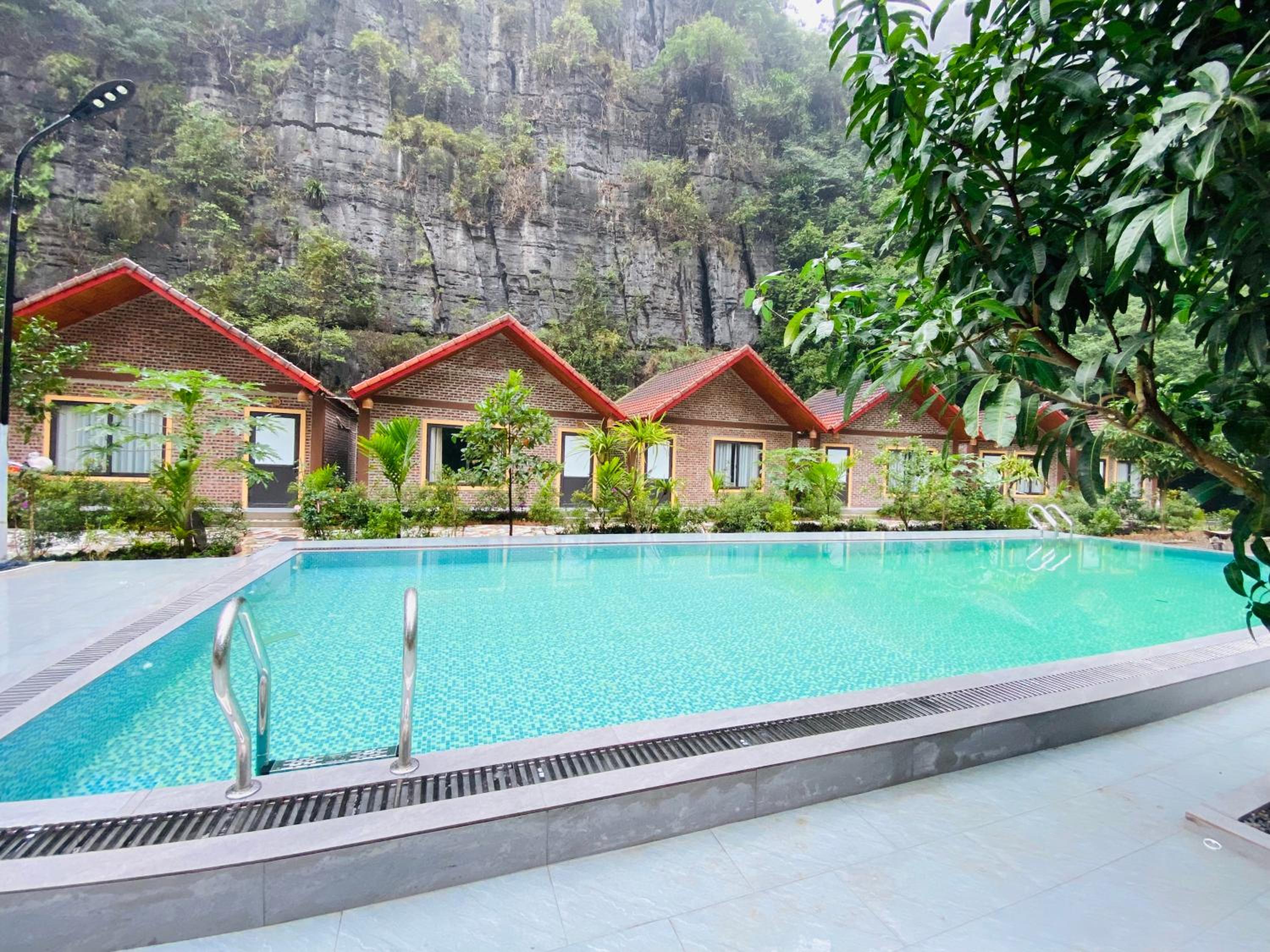 King Room with Pool View photo 3