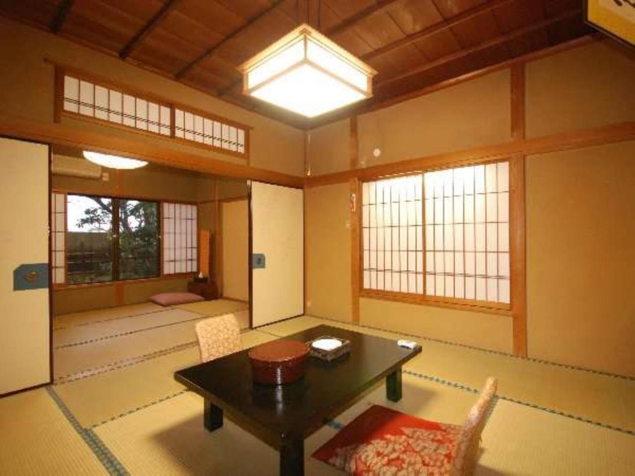 Japanese-Style Quadruple Room with Garden View with Open-Air Bath photo 3