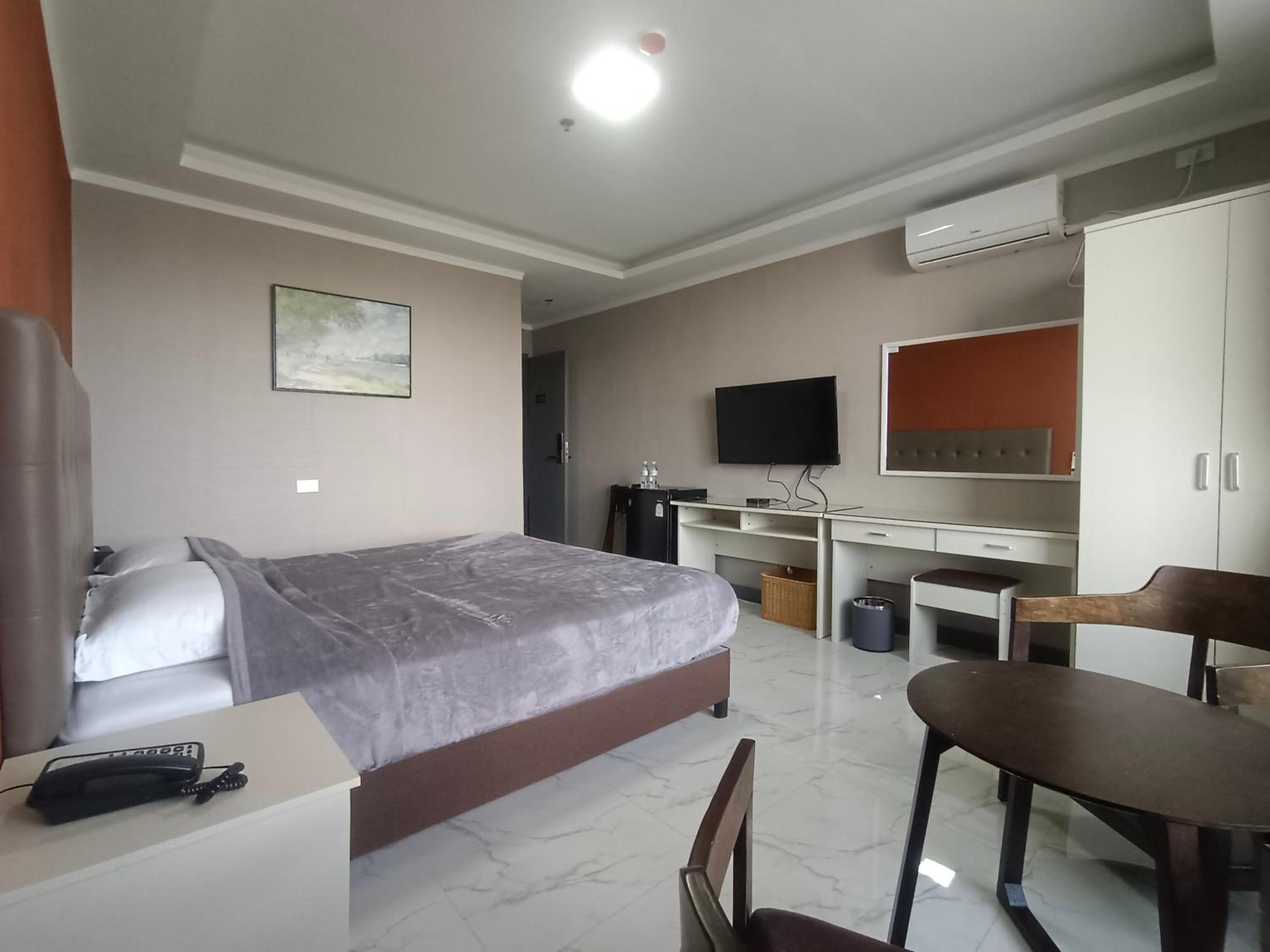Deluxe King Room - Photo 3