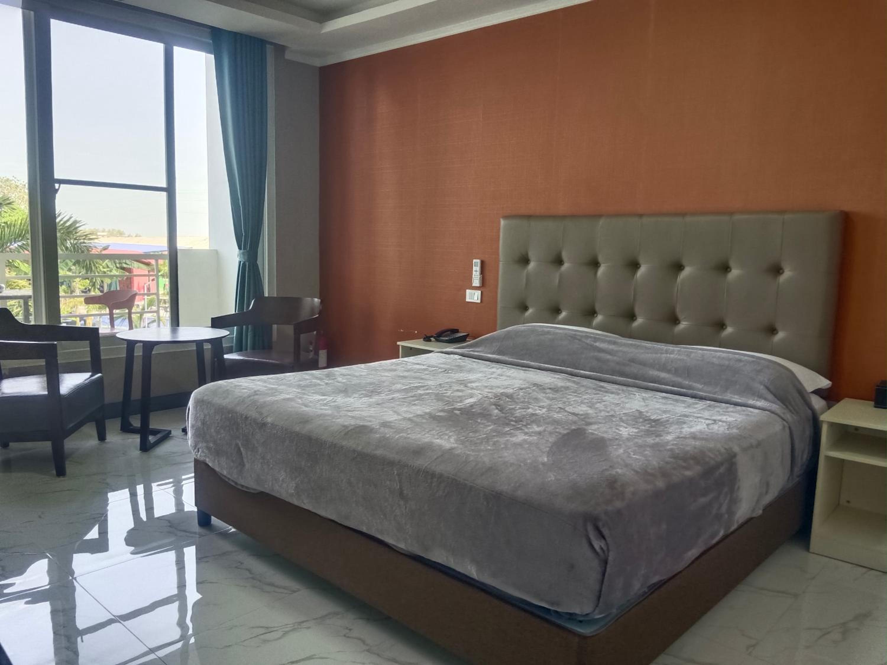 Deluxe King Room - Photo 1