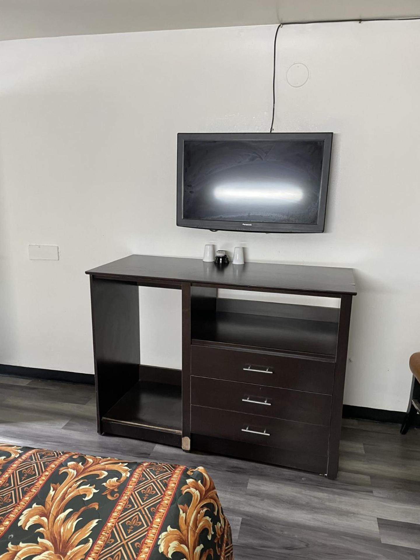 Deluxe Queen Suite photo 1