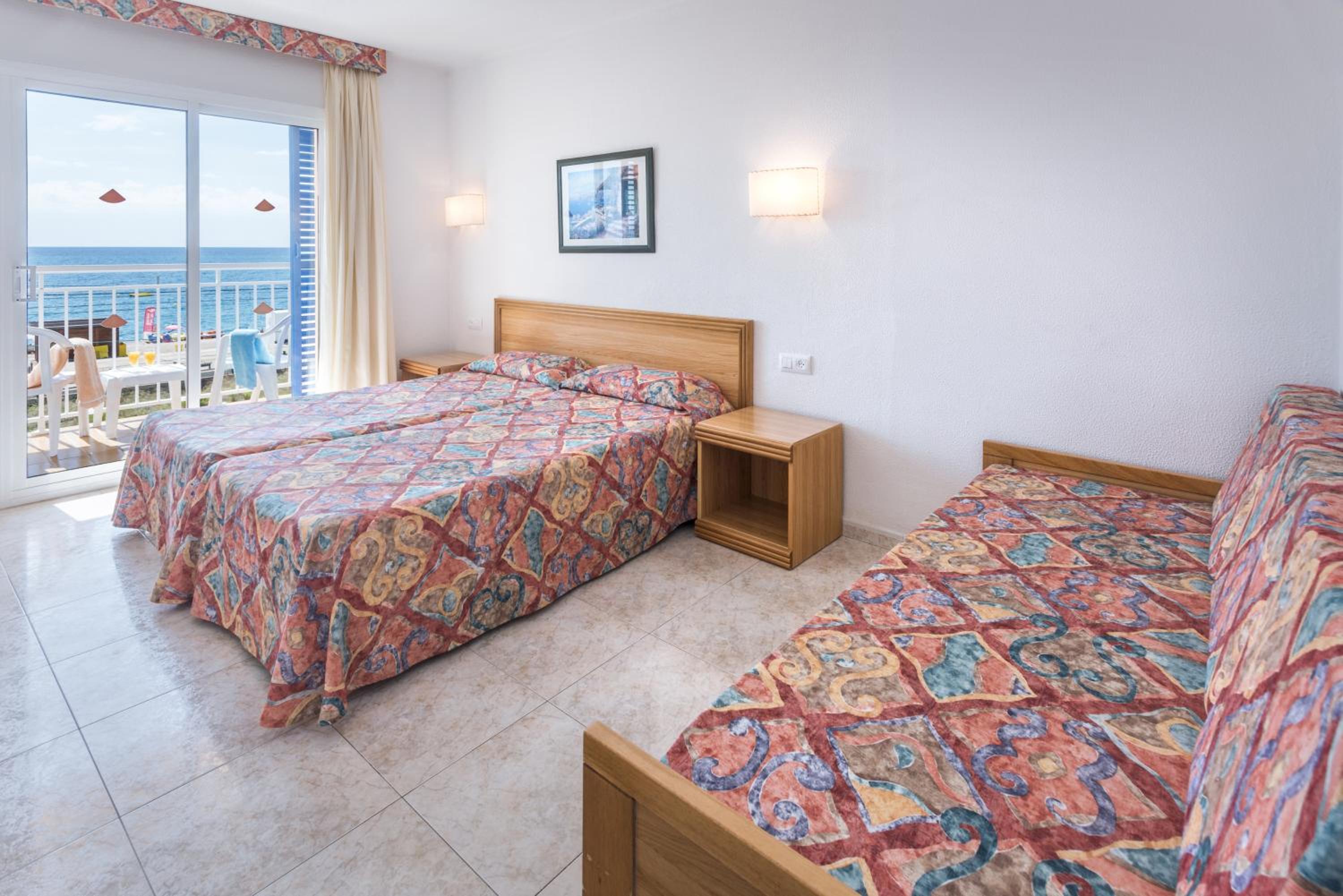 Triple Room with Sea View - Photo 3