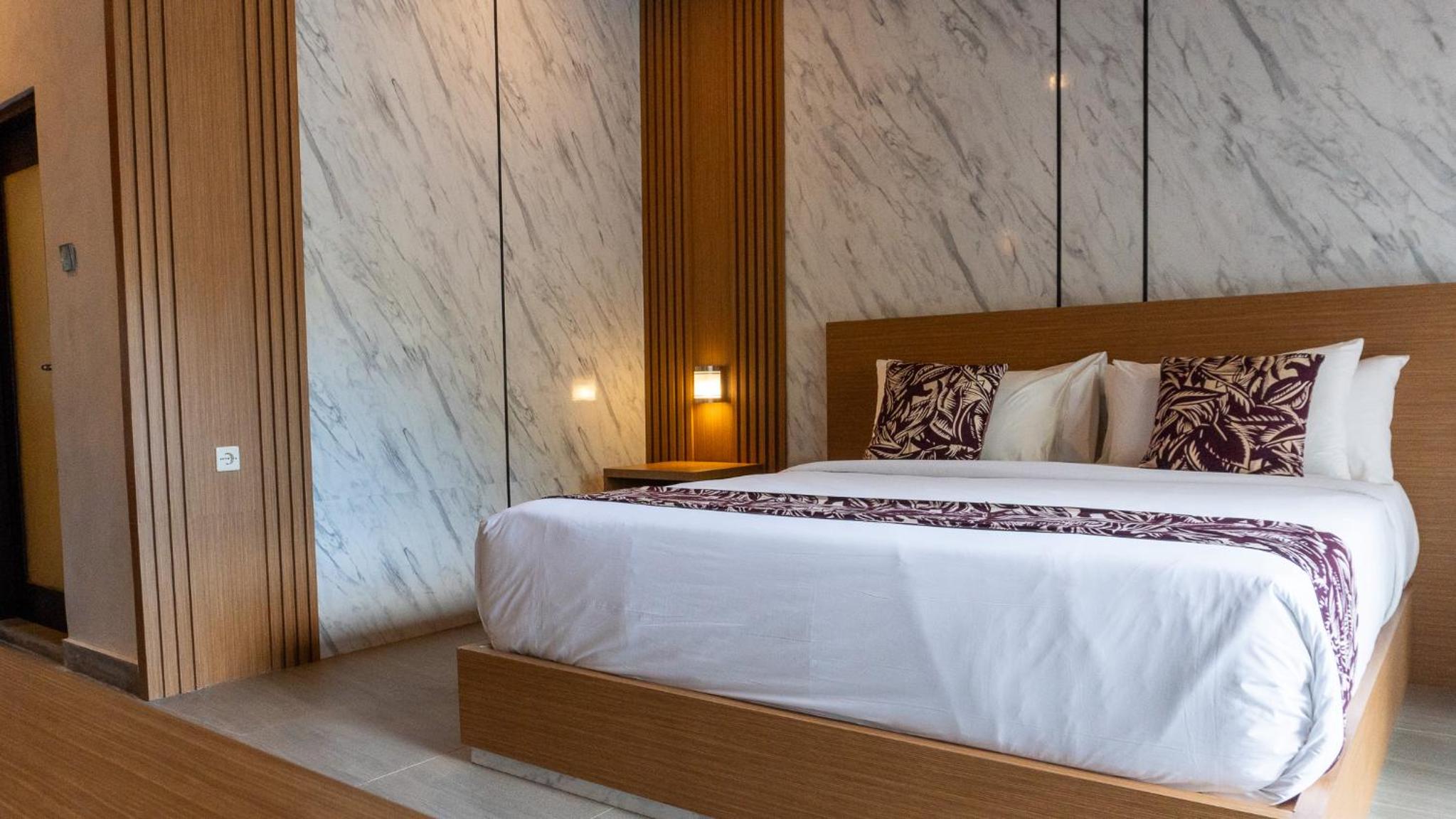 Deluxe Junior Suite - Photo 1