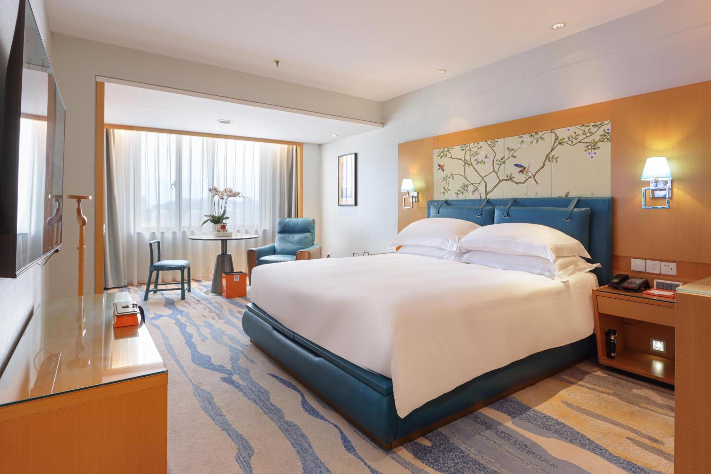 Business Double or Twin Room with Lake View photo 1