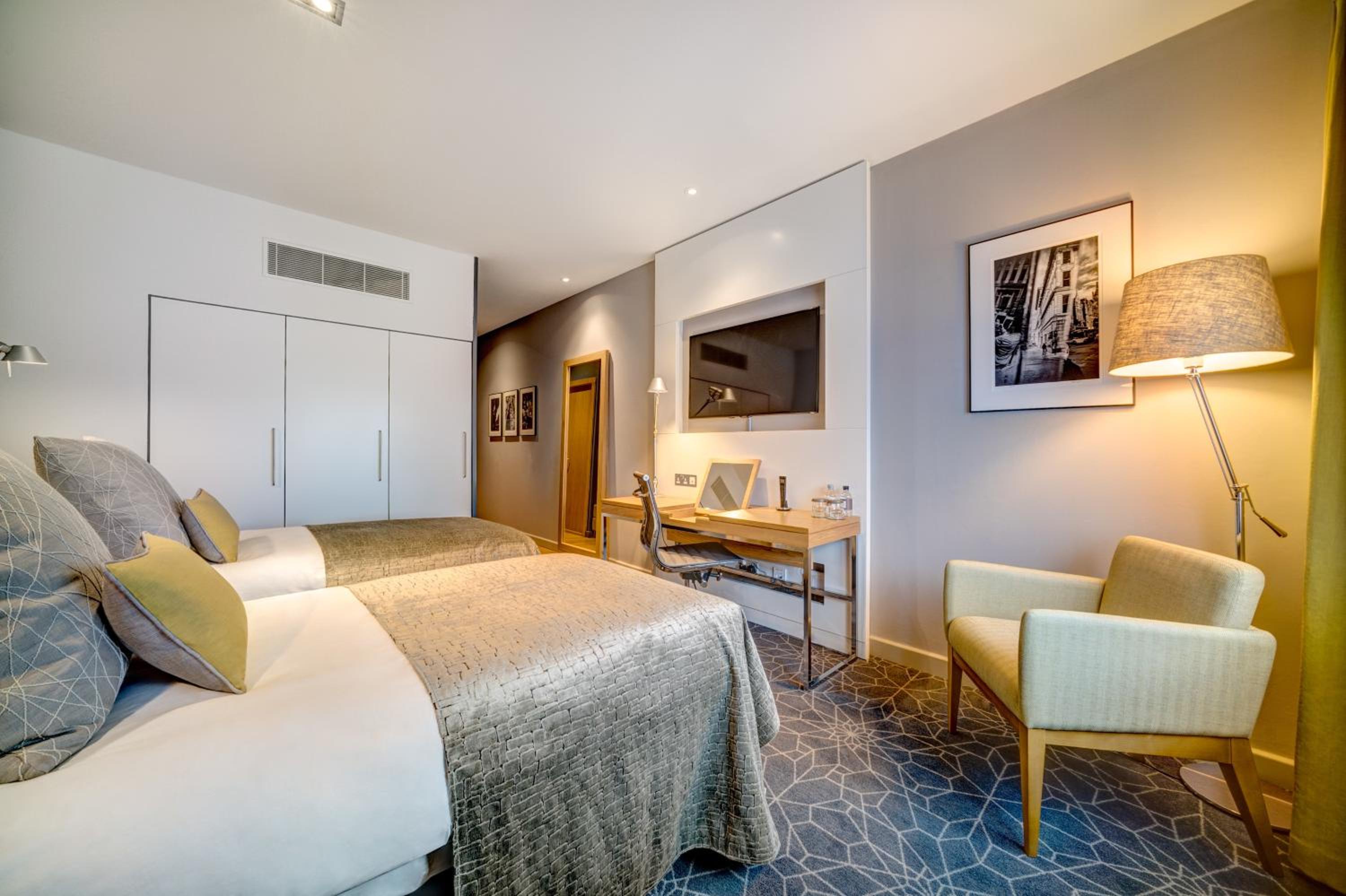 Standard Twin Room - Photo 2