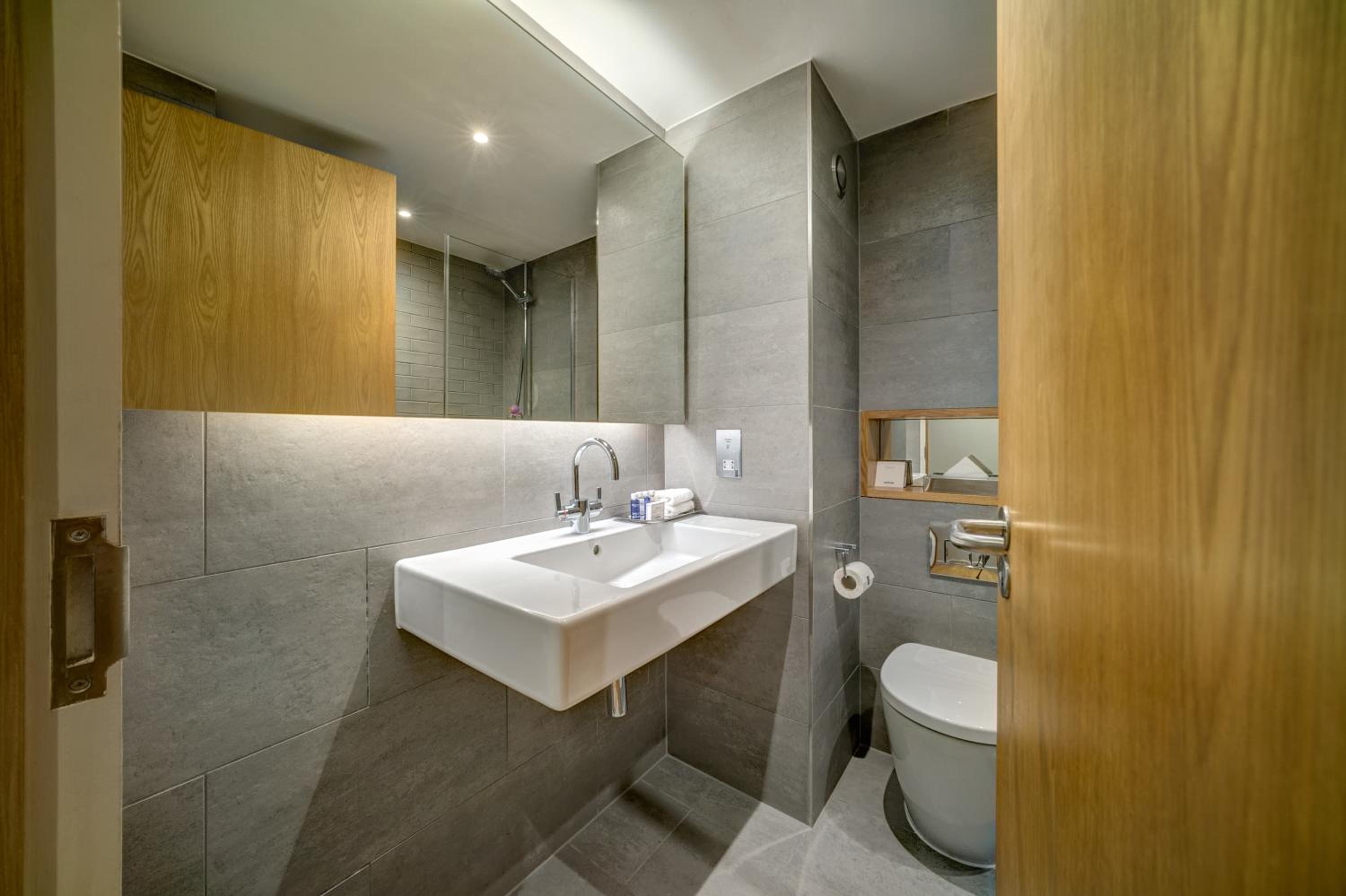 Standard Twin Room - Photo 4