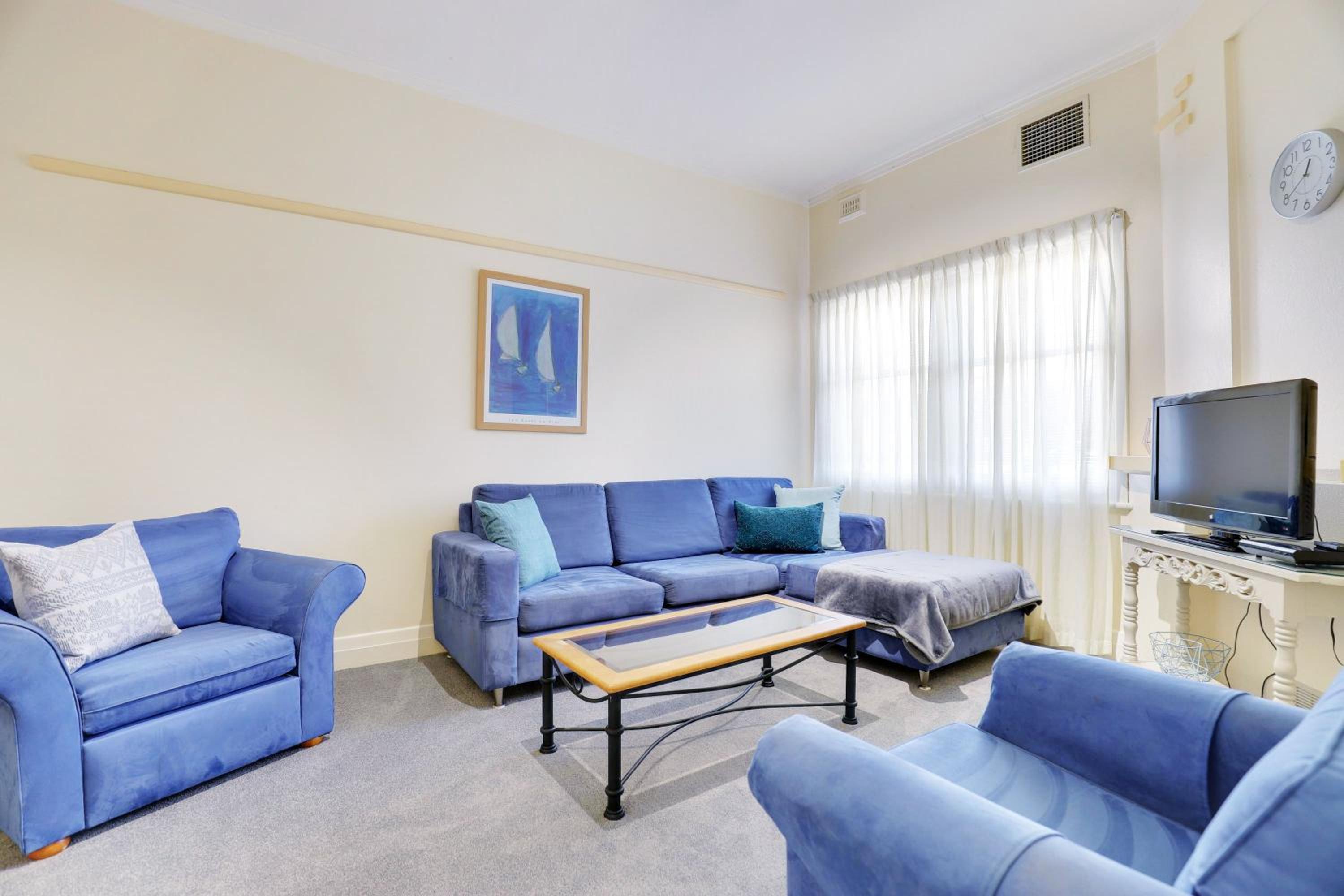 Apartment photo 2