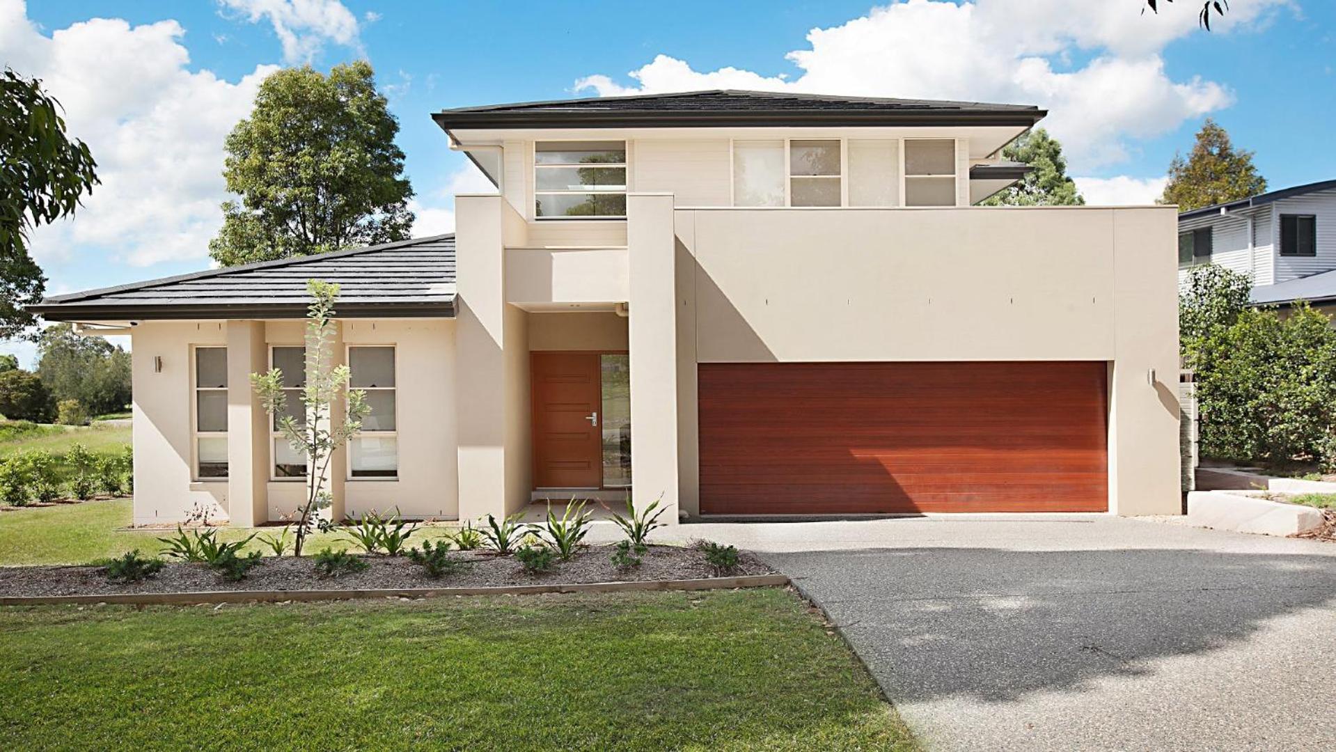 Five-Bedroom House photo 3