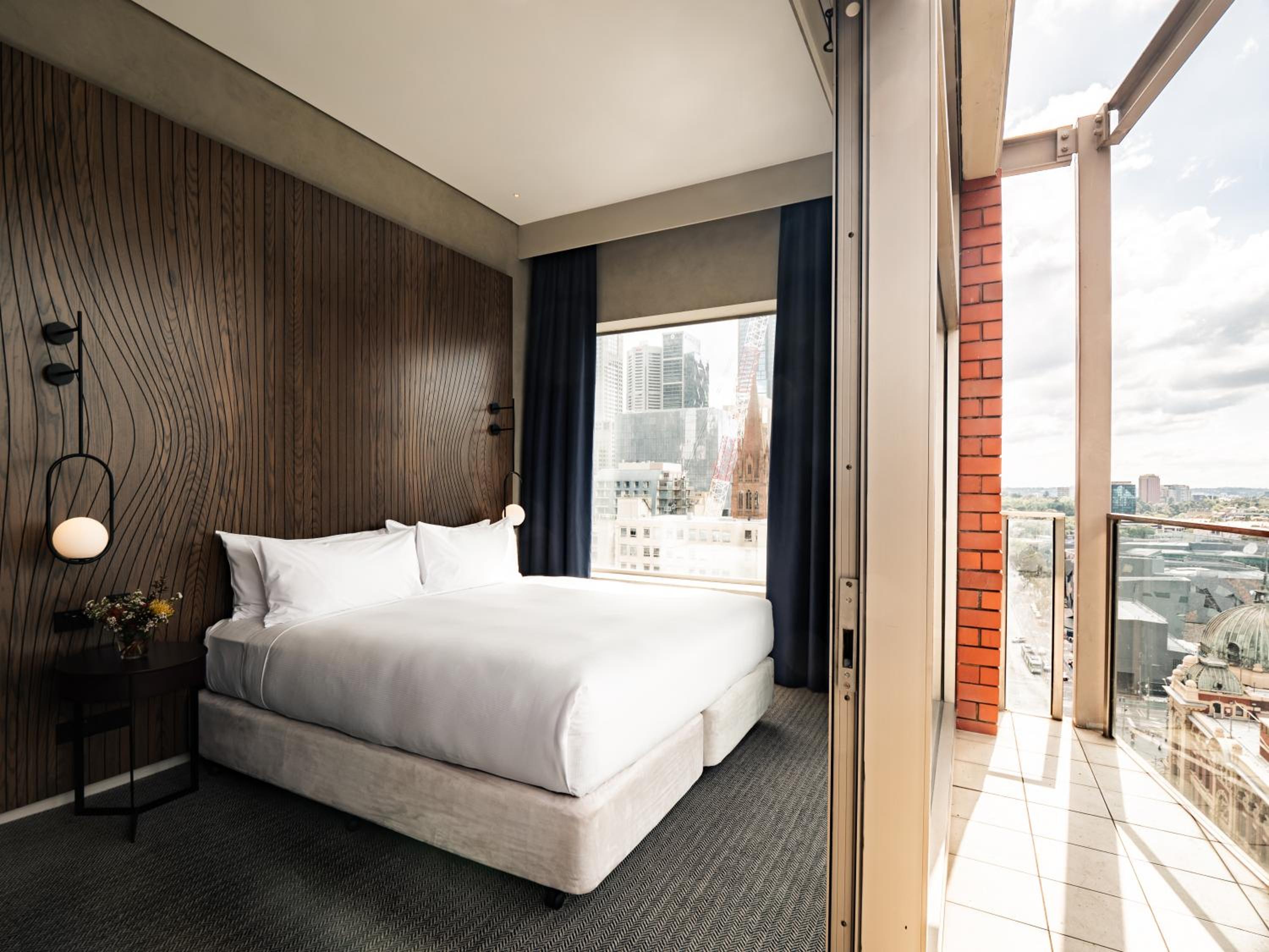King Room Skyline River View with Balcony