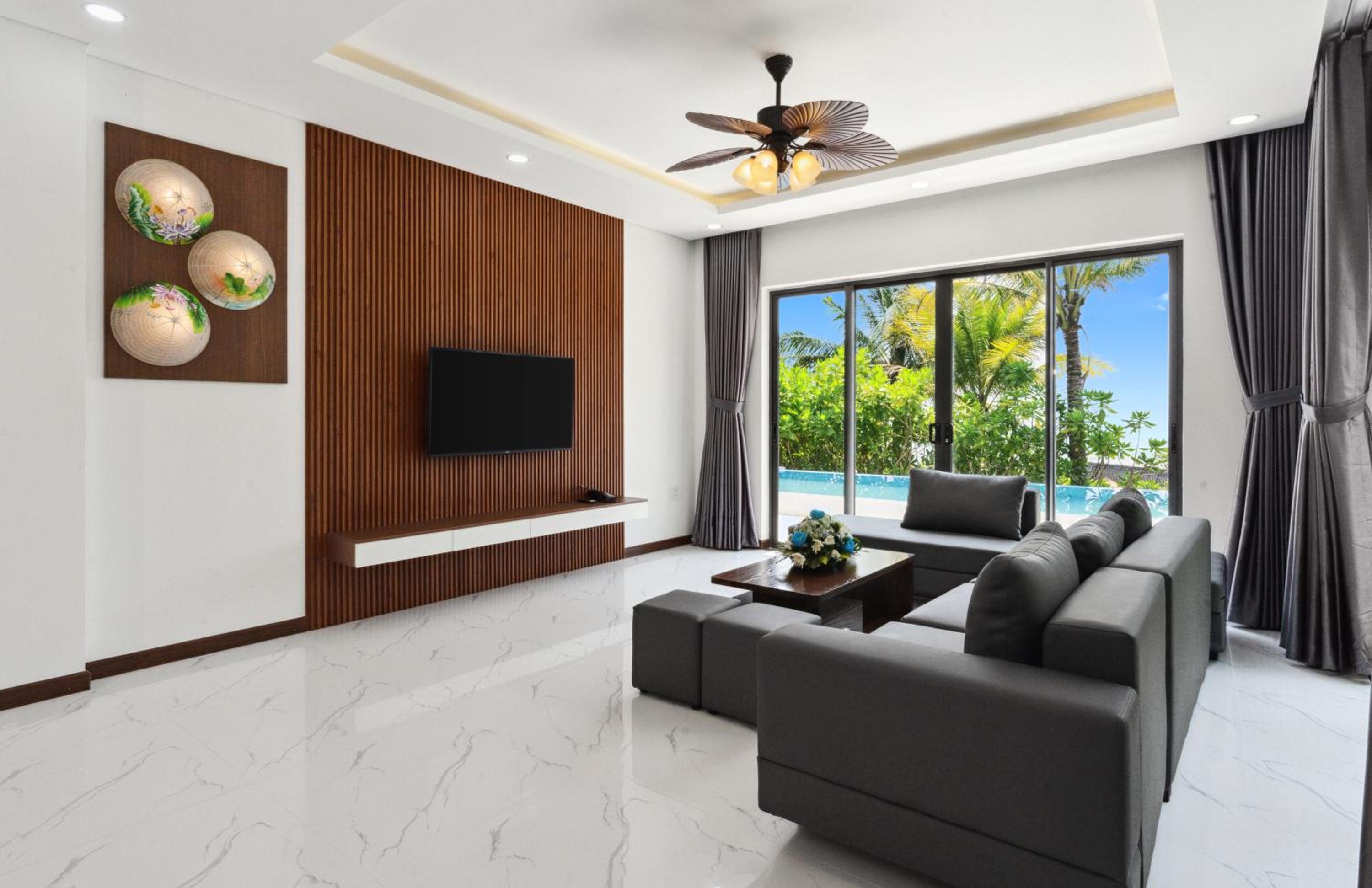Three-Bedroom Villa With Private Pool And Garden View - Photo 10