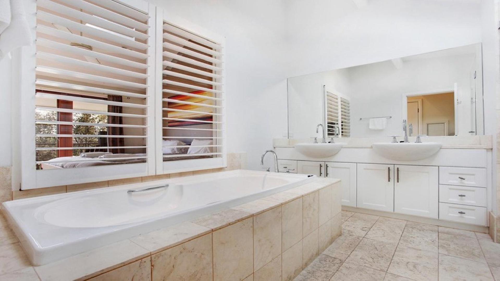 Four-Bedroom Vacation Home photo 3