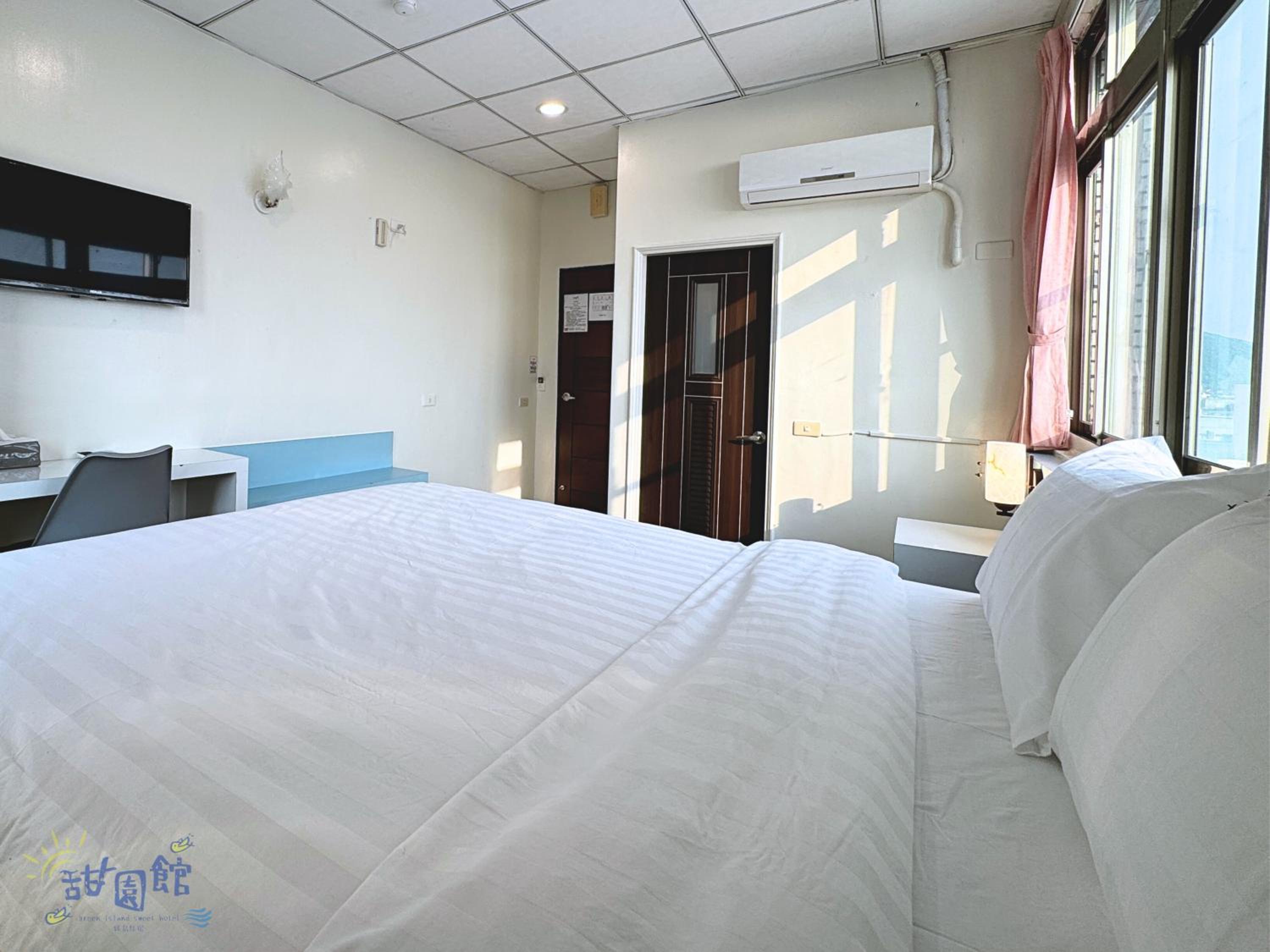 Double Room with Sea View photo 2