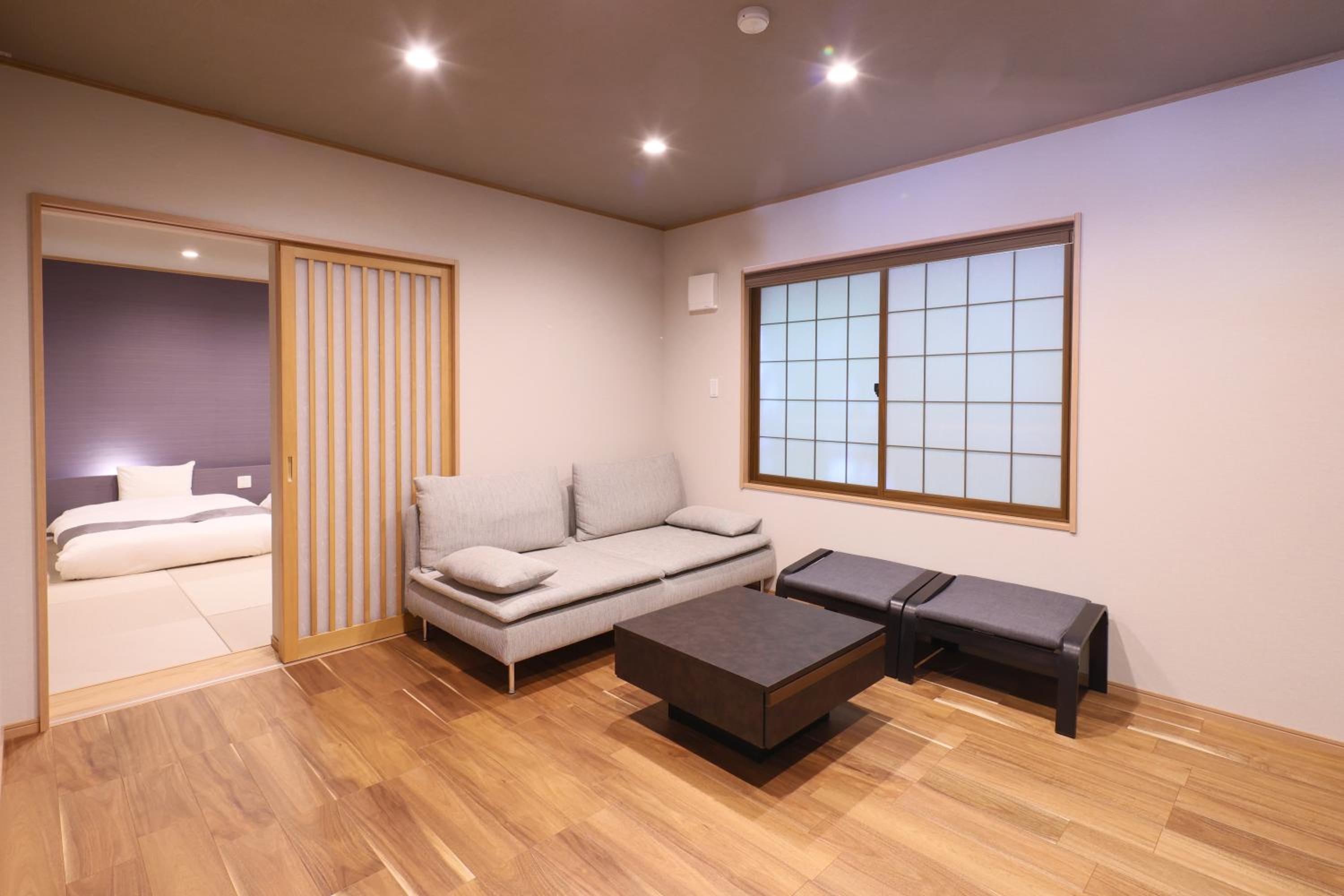 Superior Family Room photo 1