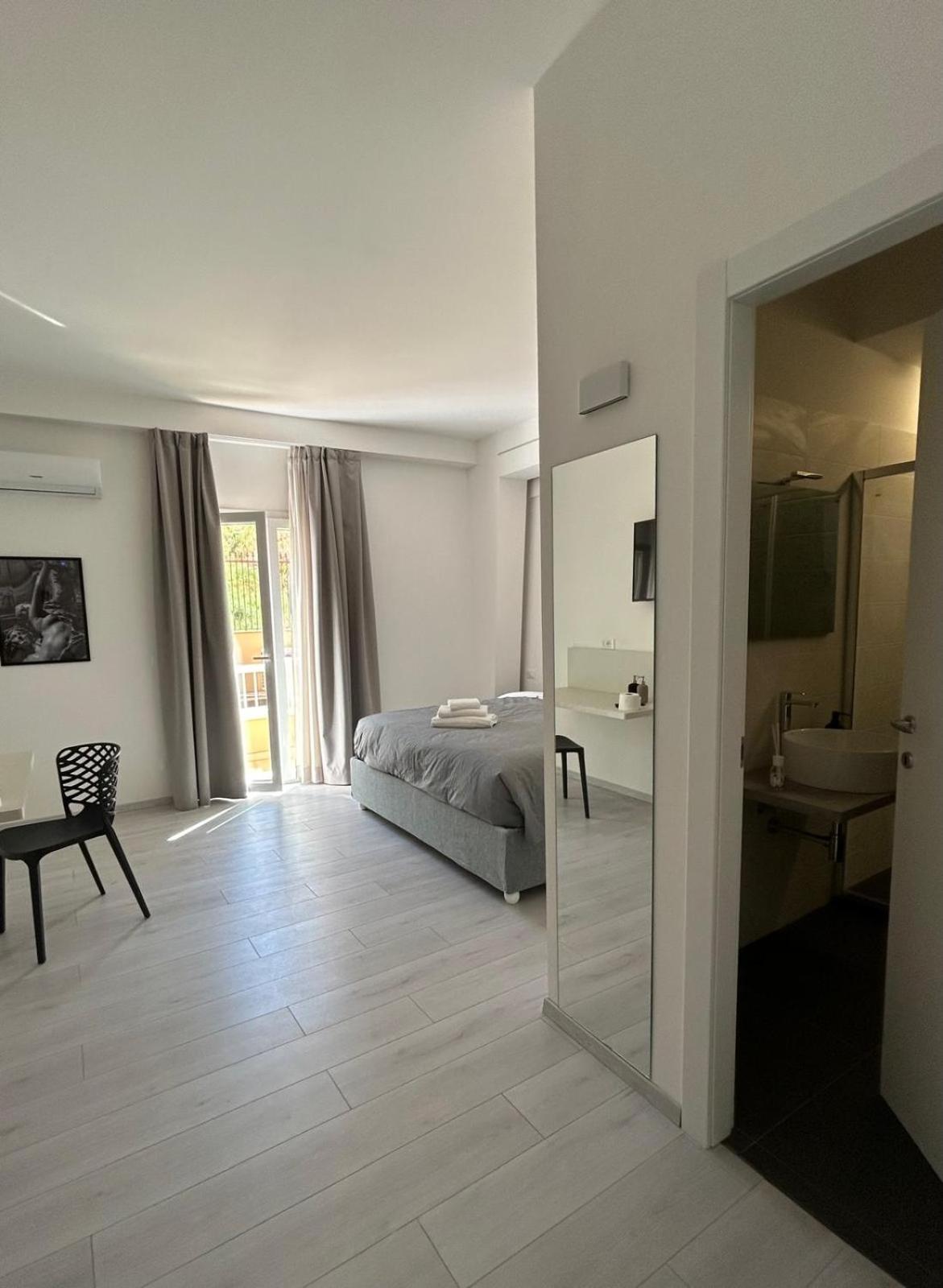 Double Room with Private Bathroom photo 3
