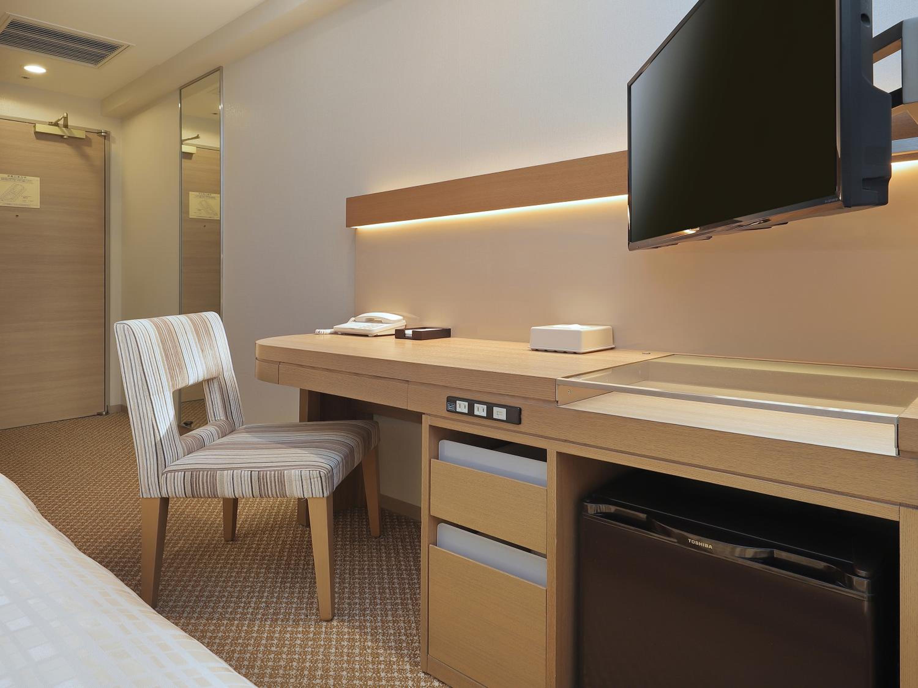 Single Room - Smoking photo 2